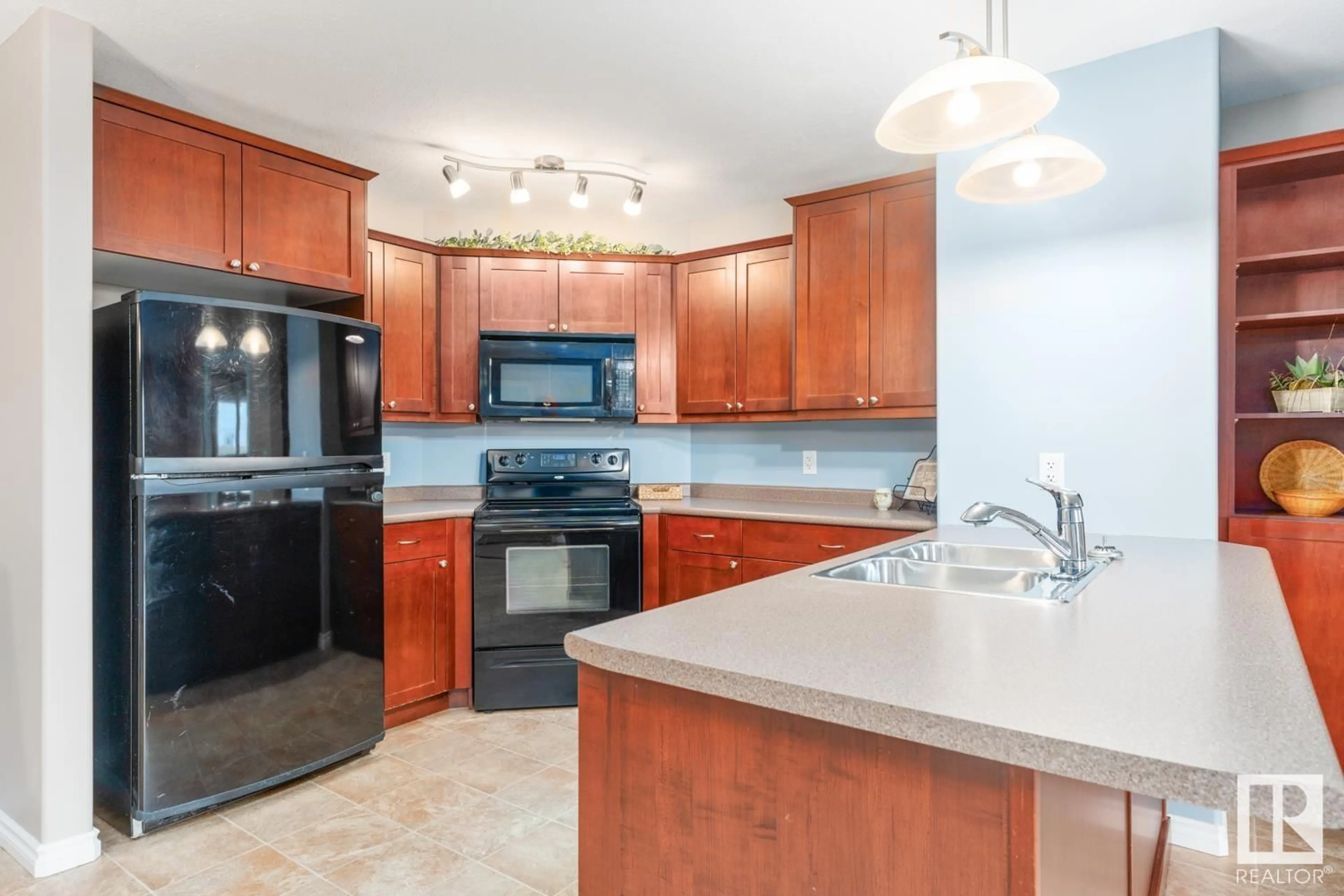 Standard kitchen for #3109 901 16 ST, Cold Lake Alberta T9M1G3