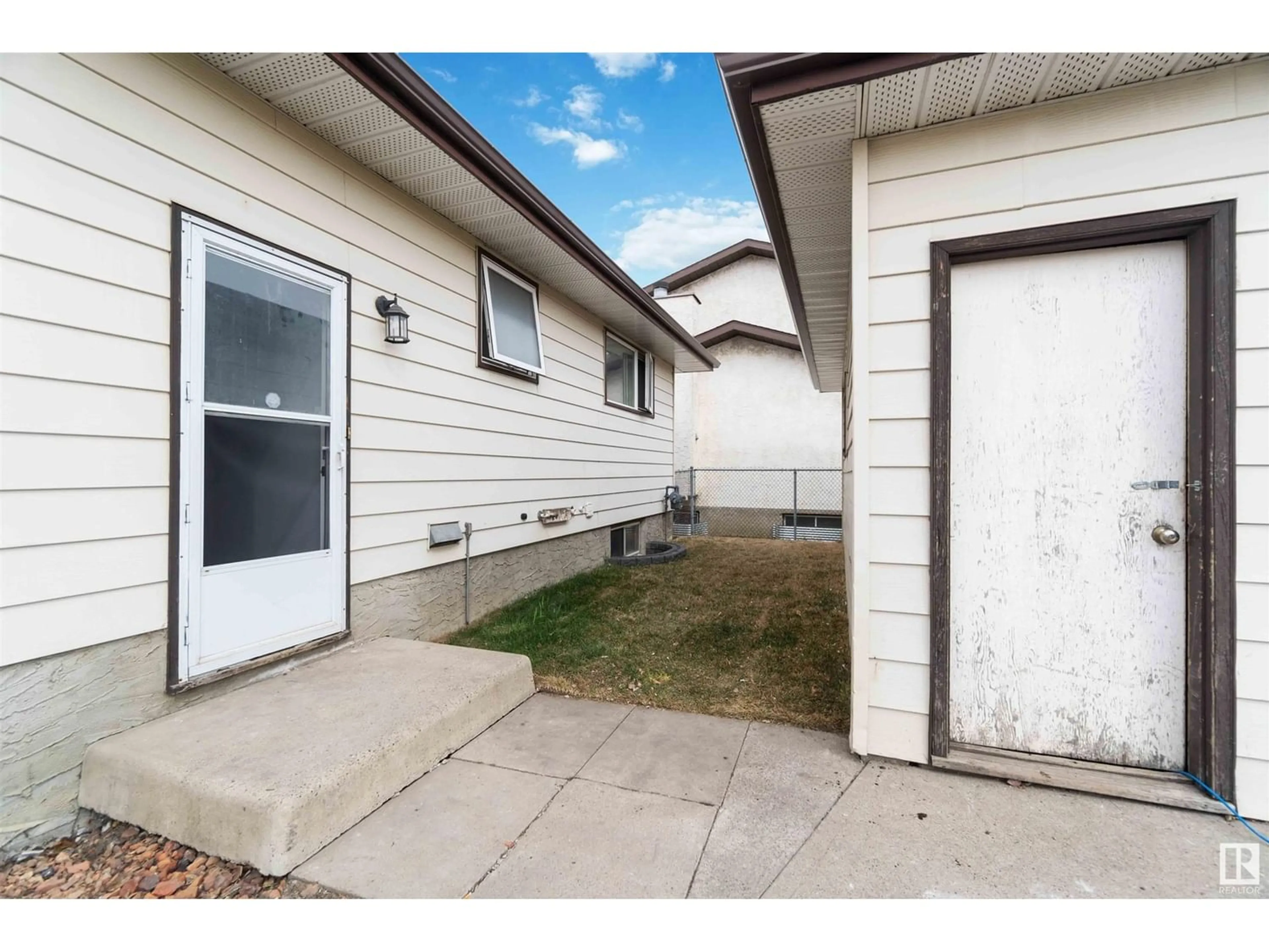 Frontside or backside of a home for 3507 122A AV NW, Edmonton Alberta T5W4Z9