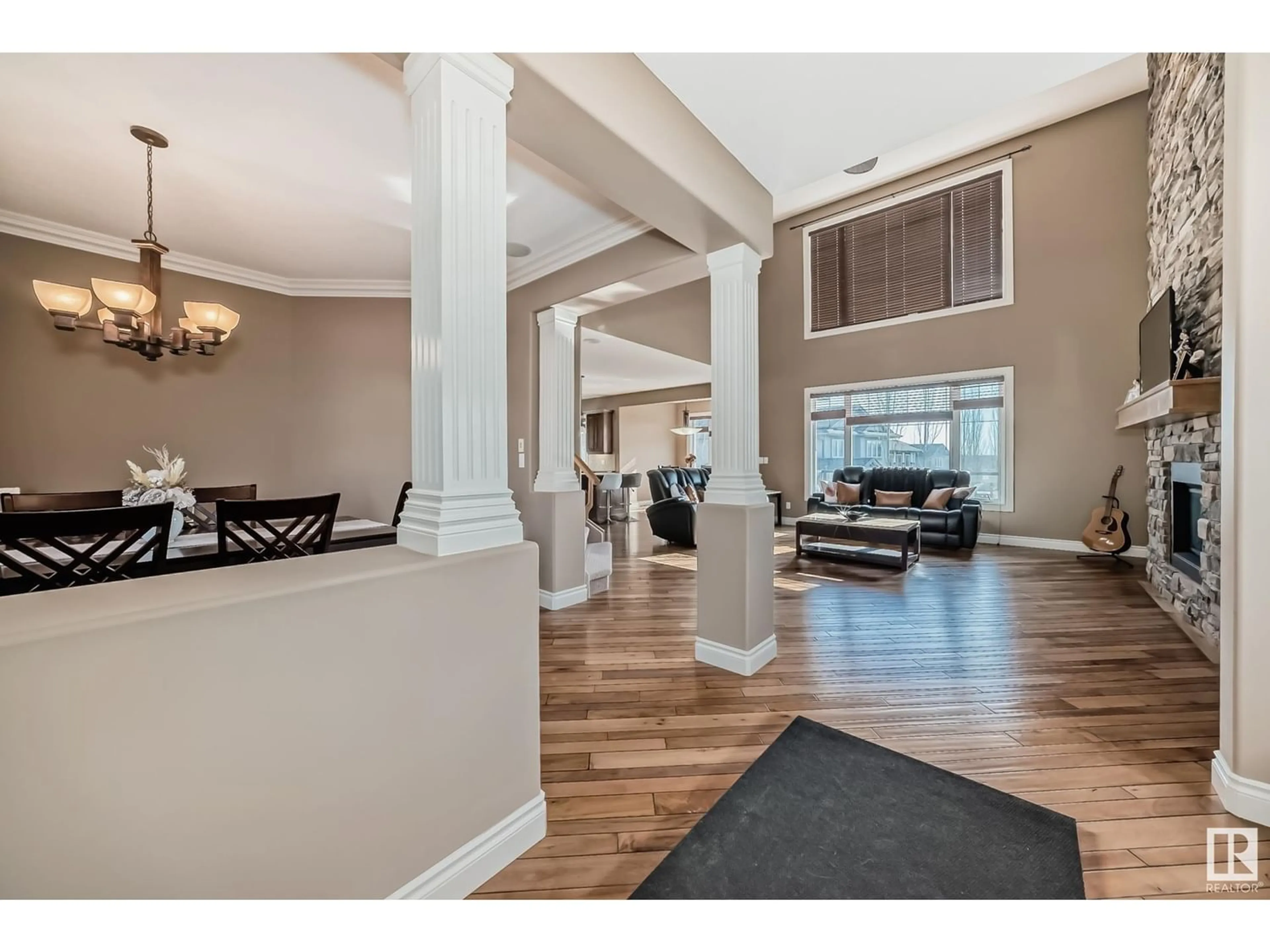 Indoor lobby for 47 OAKCREST TC, St. Albert Alberta T8N3K9