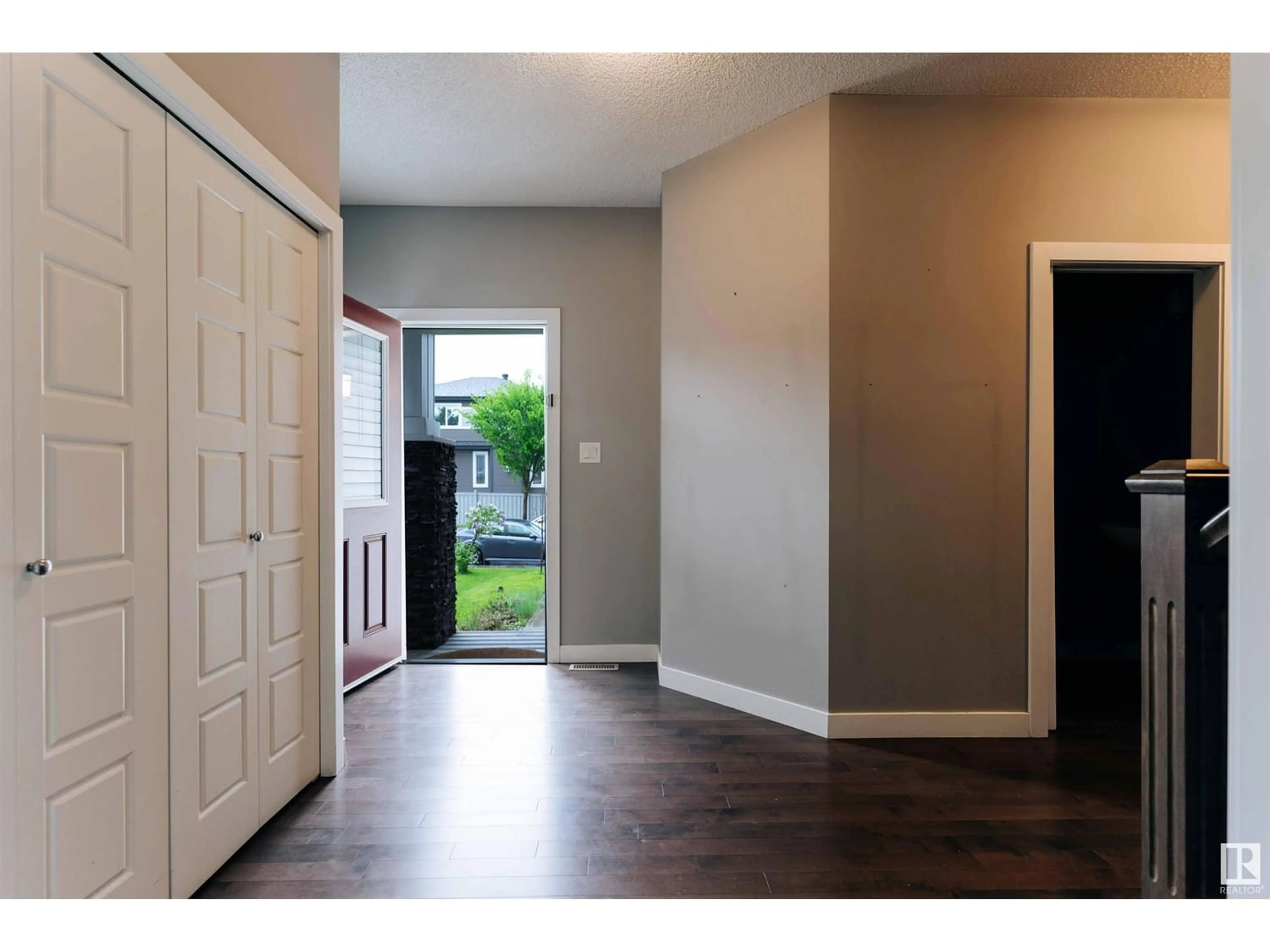 Indoor entryway for 21719 86 AV NW, Edmonton Alberta T5T4R9