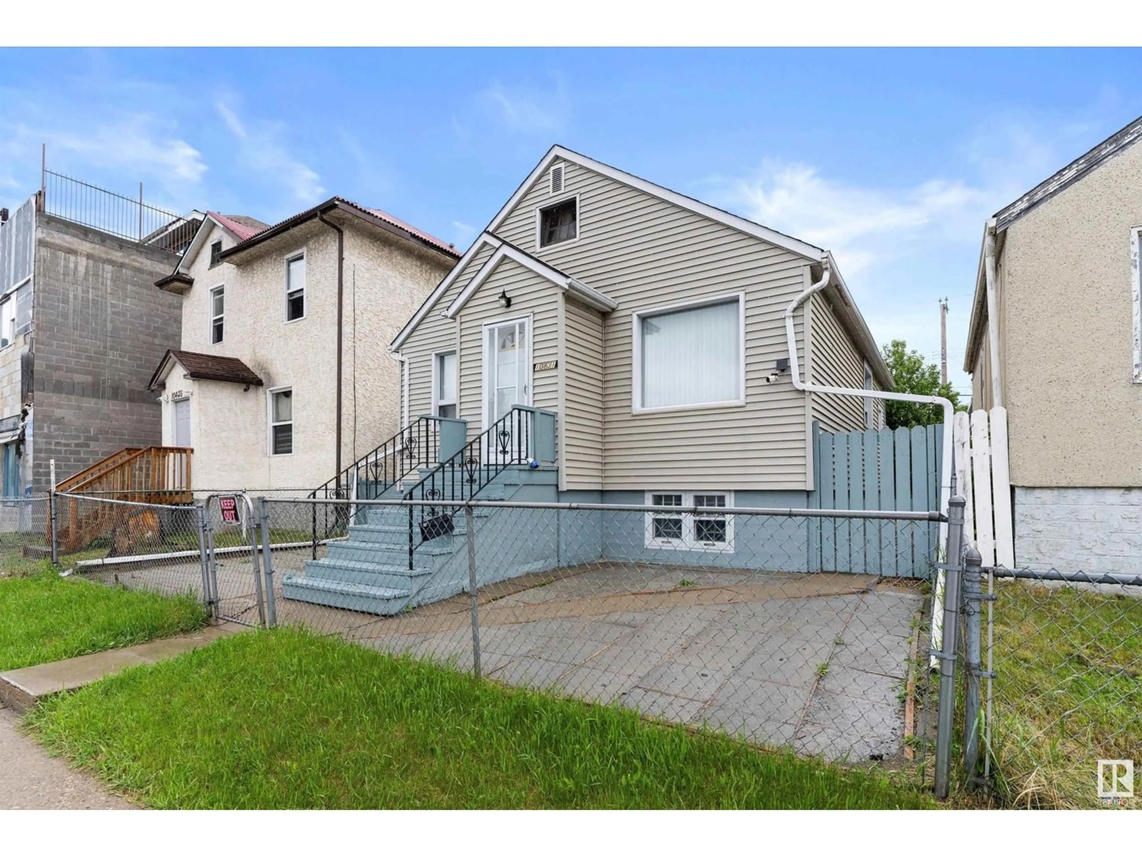 Frontside or backside of a home for 10831 98 ST NW, Edmonton Alberta T5H2P3