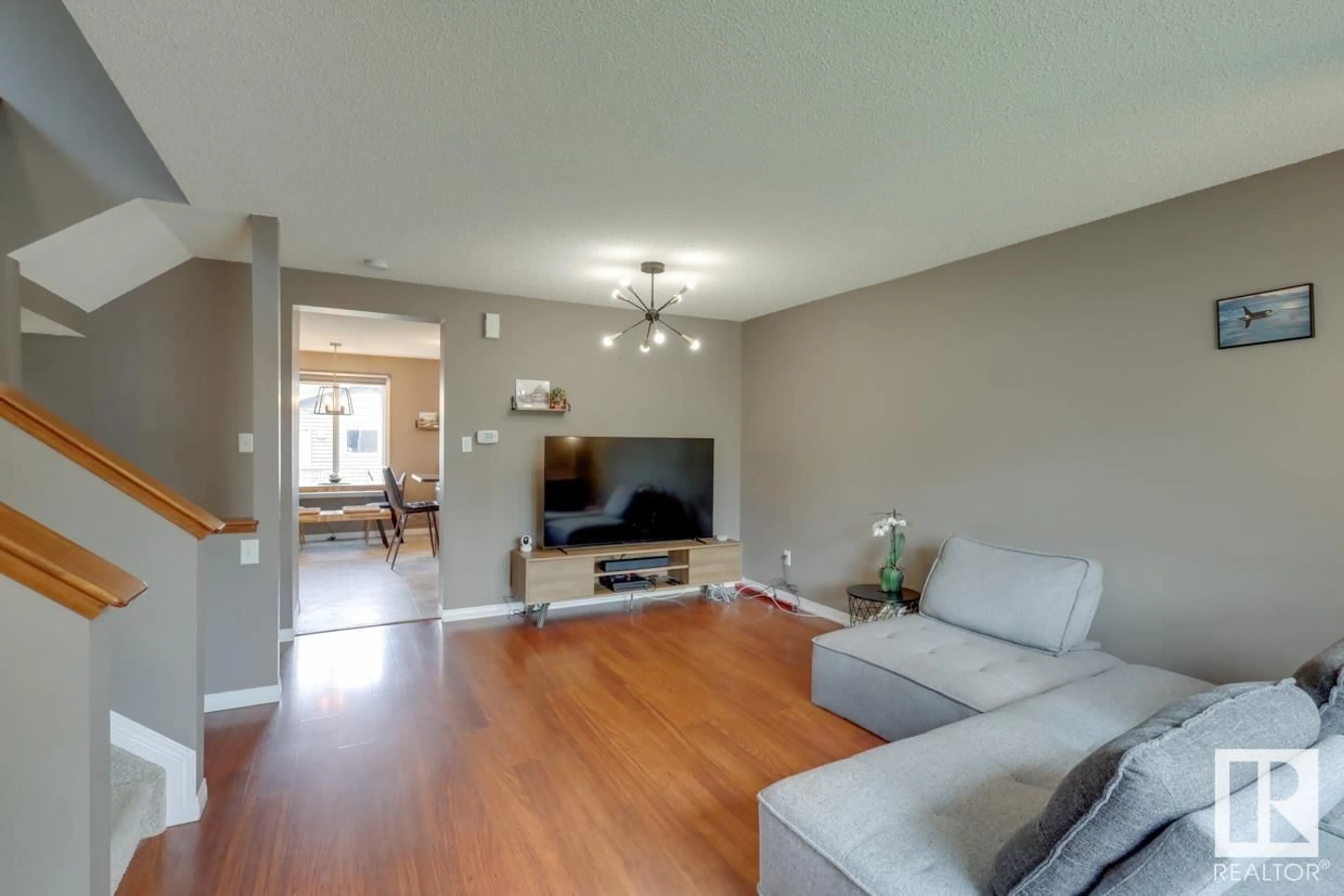 Living room for 5587 STEVENS CR NW, Edmonton Alberta T6R0A4