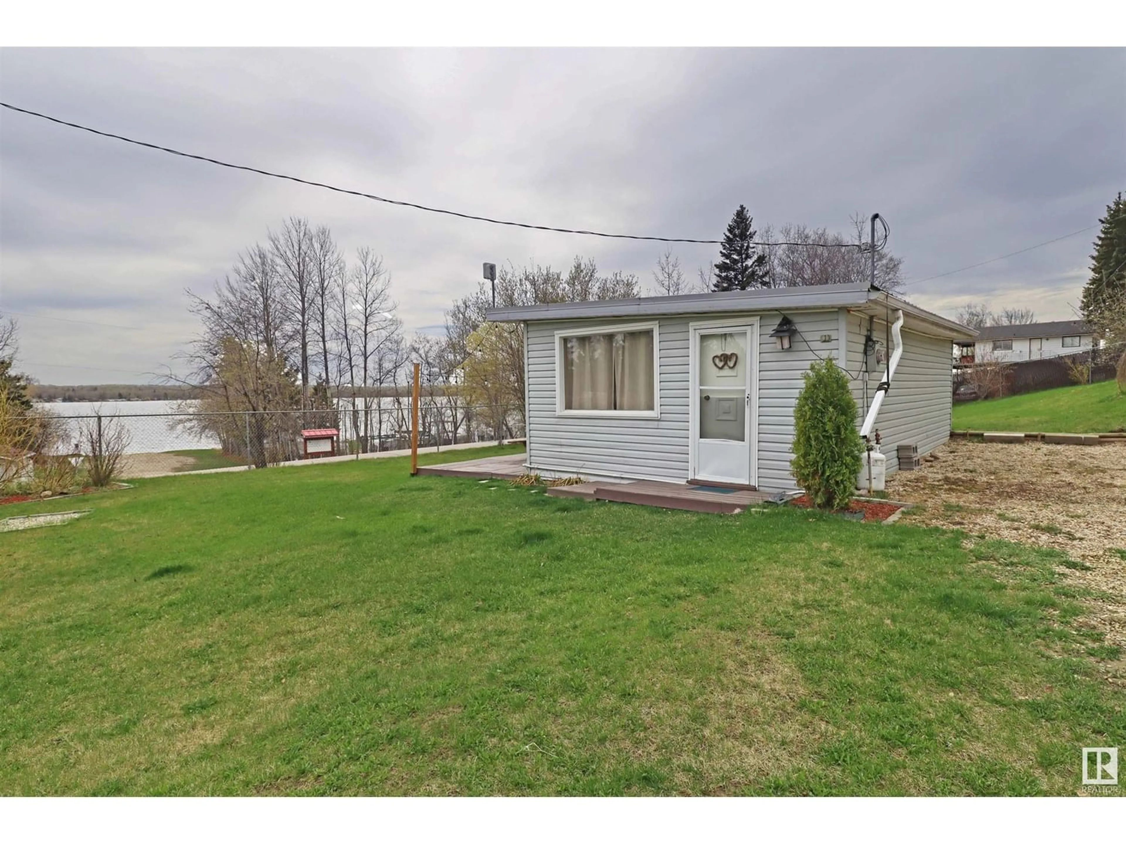 Cottage for 58 Hillside ST, Rural Lac Ste. Anne County Alberta T0E1H0