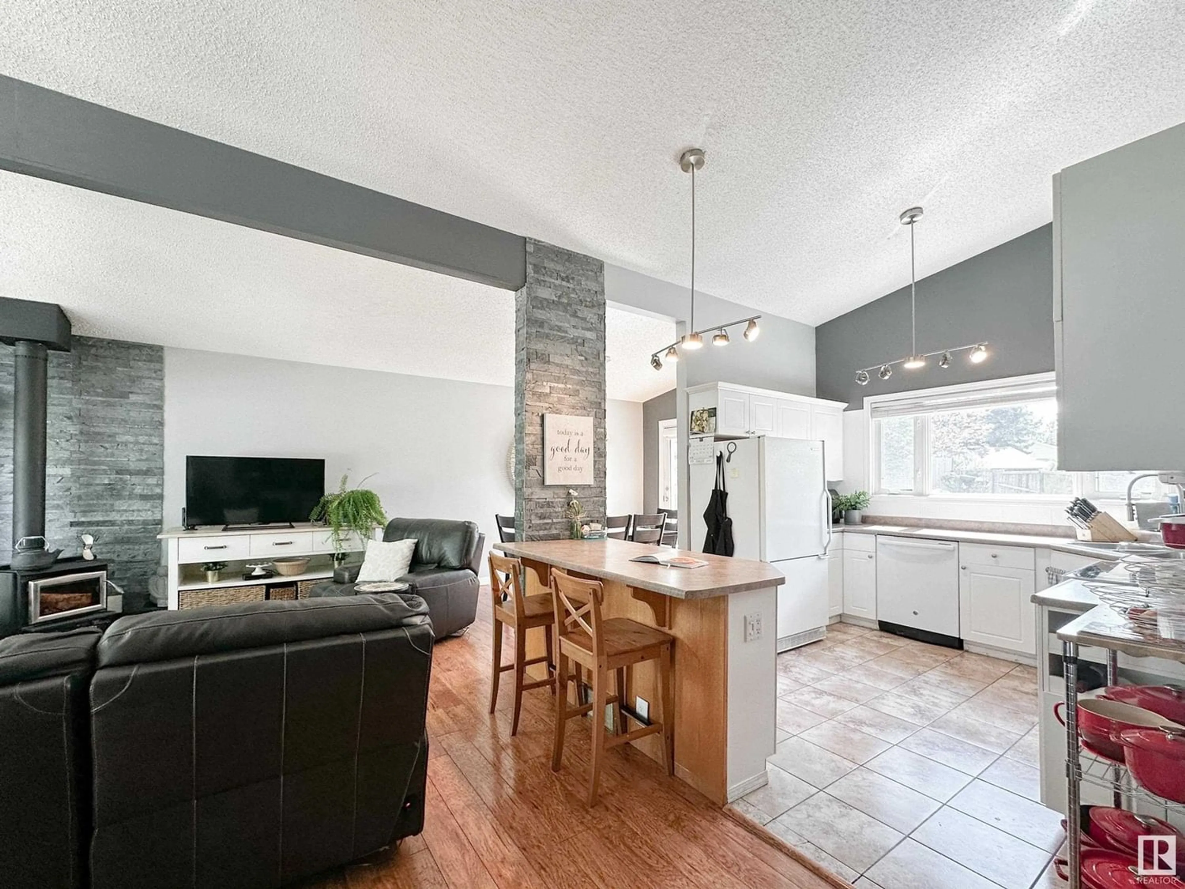 Contemporary kitchen for 4 GLENMORE CR, St. Albert Alberta T8N0S7