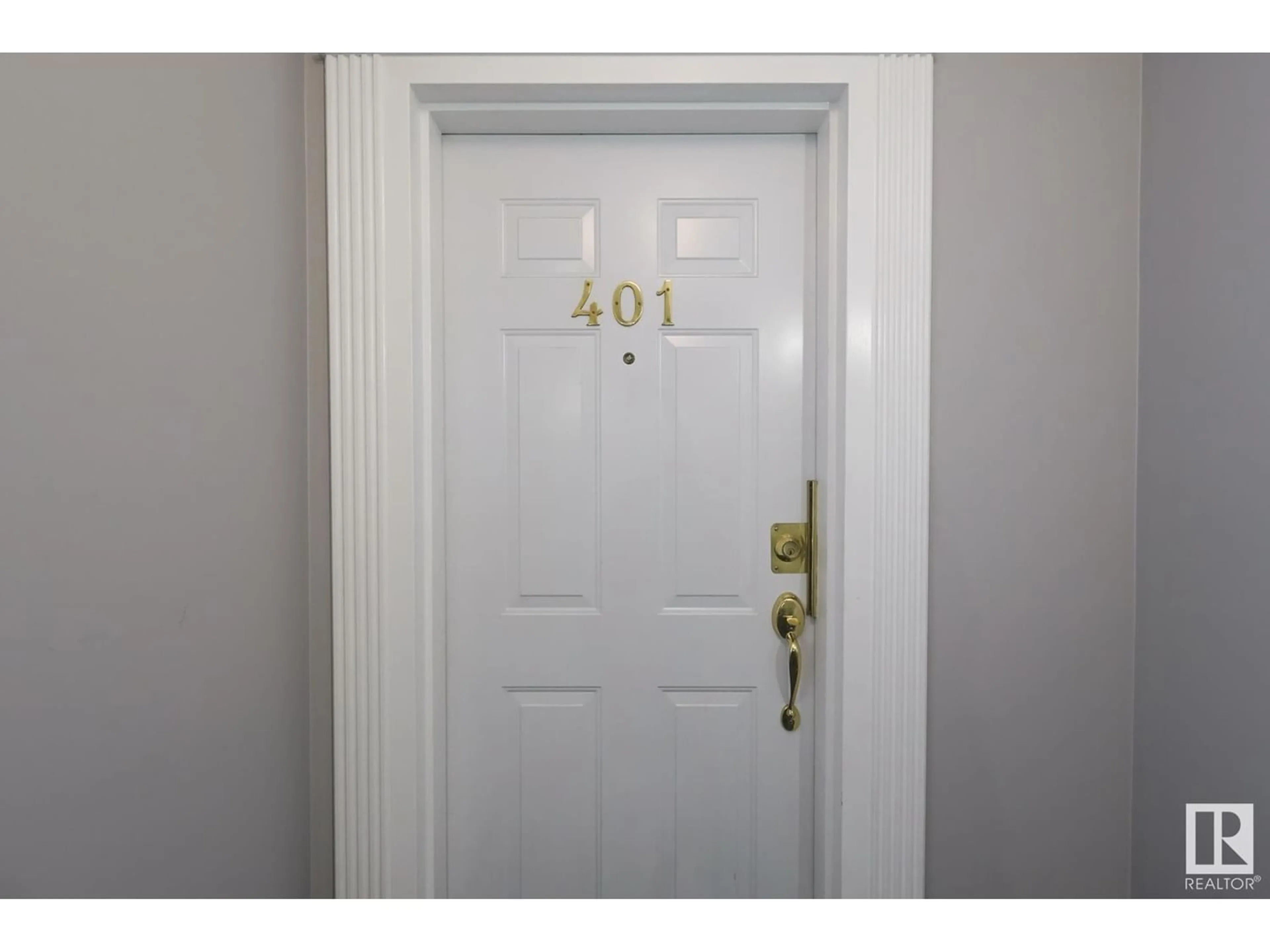 Indoor entryway for #401 10320 113 ST NW, Edmonton Alberta T5K1P6