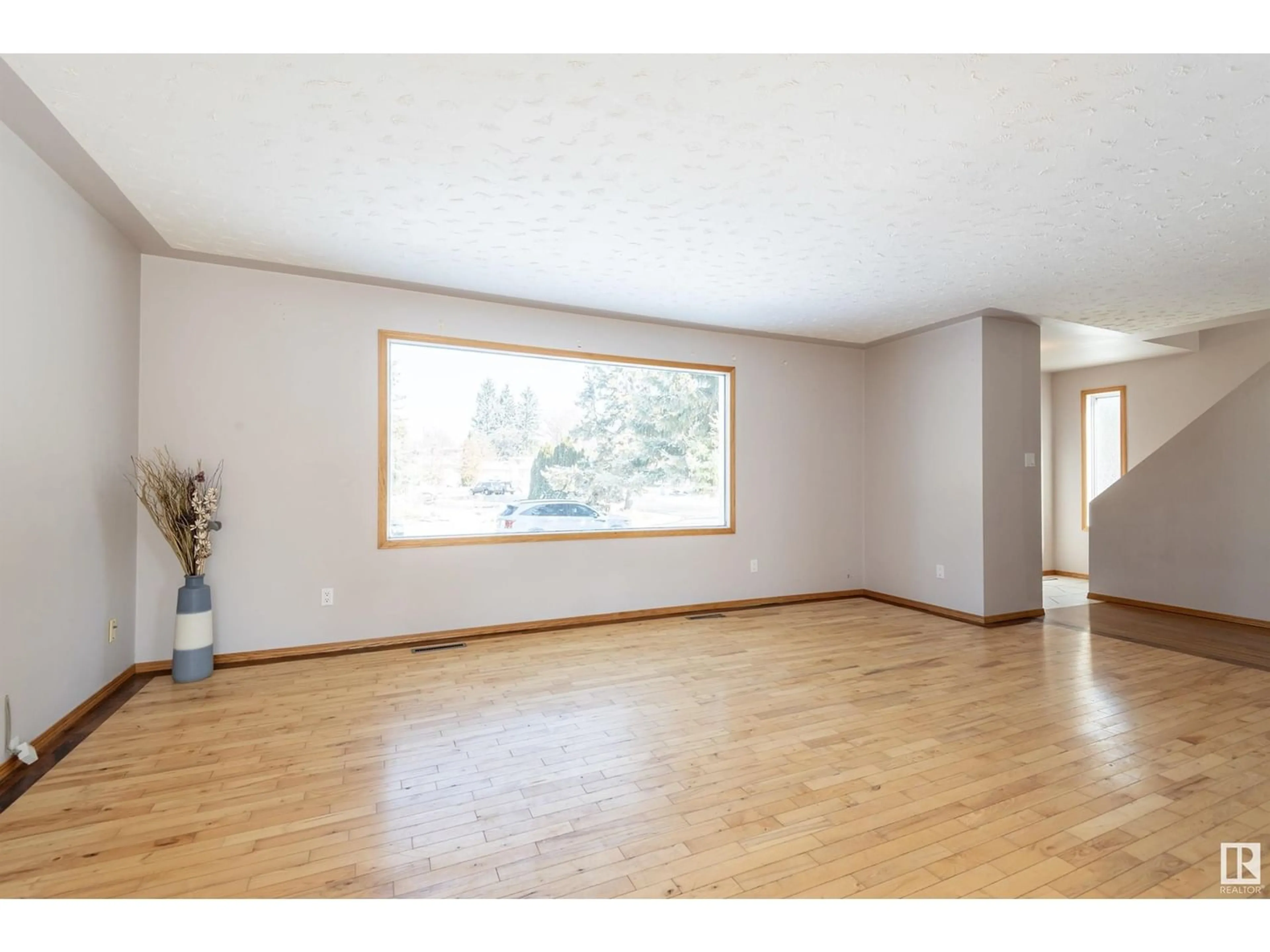 A pic of a room for 10715 53 AV NW, Edmonton Alberta T6H0S1