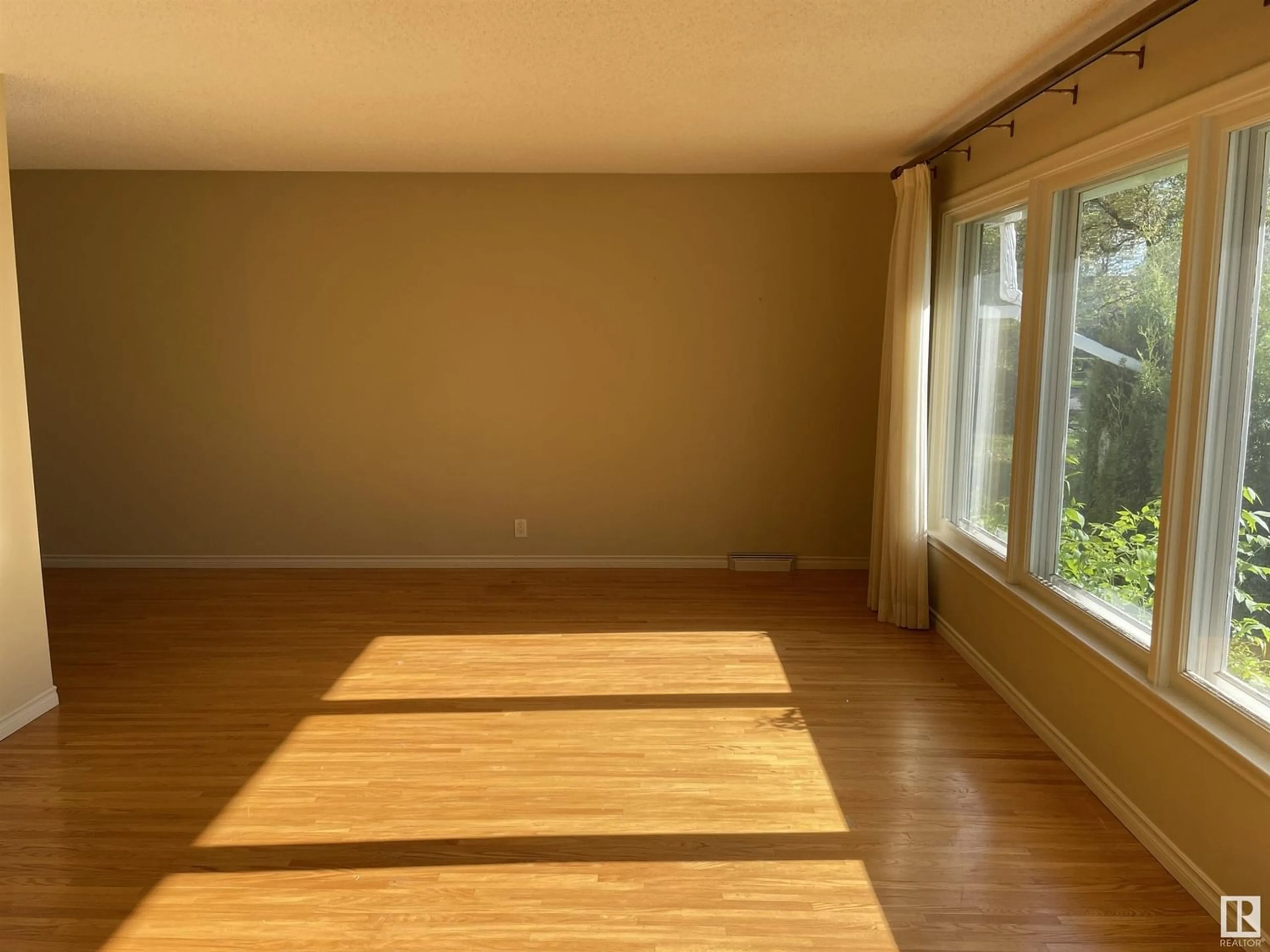 A pic of a room for 10611 136 ST NW, Edmonton Alberta T5N2G3