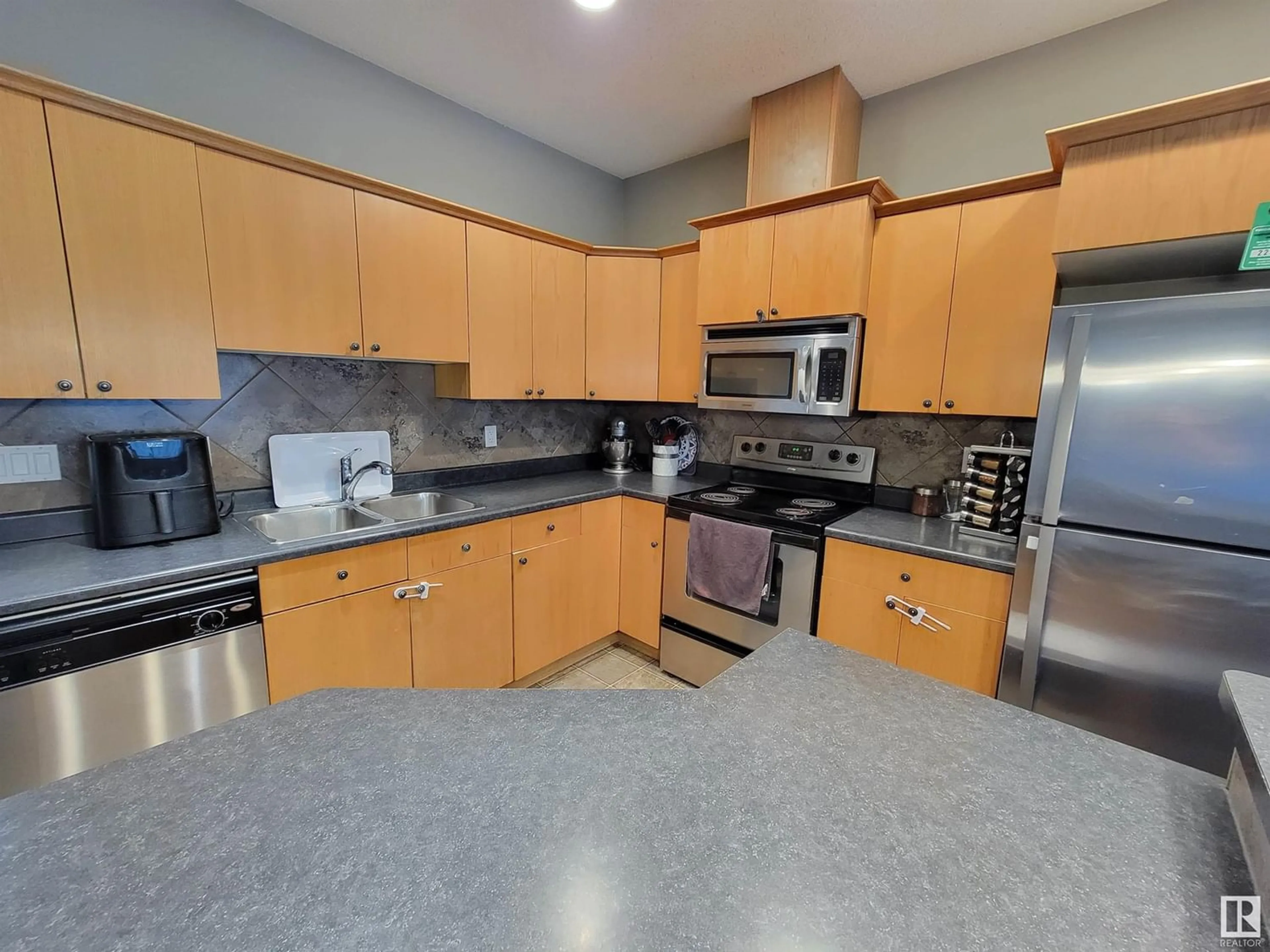 Standard kitchen for #112 13825 155 AV NW, Edmonton Alberta T6V0B8