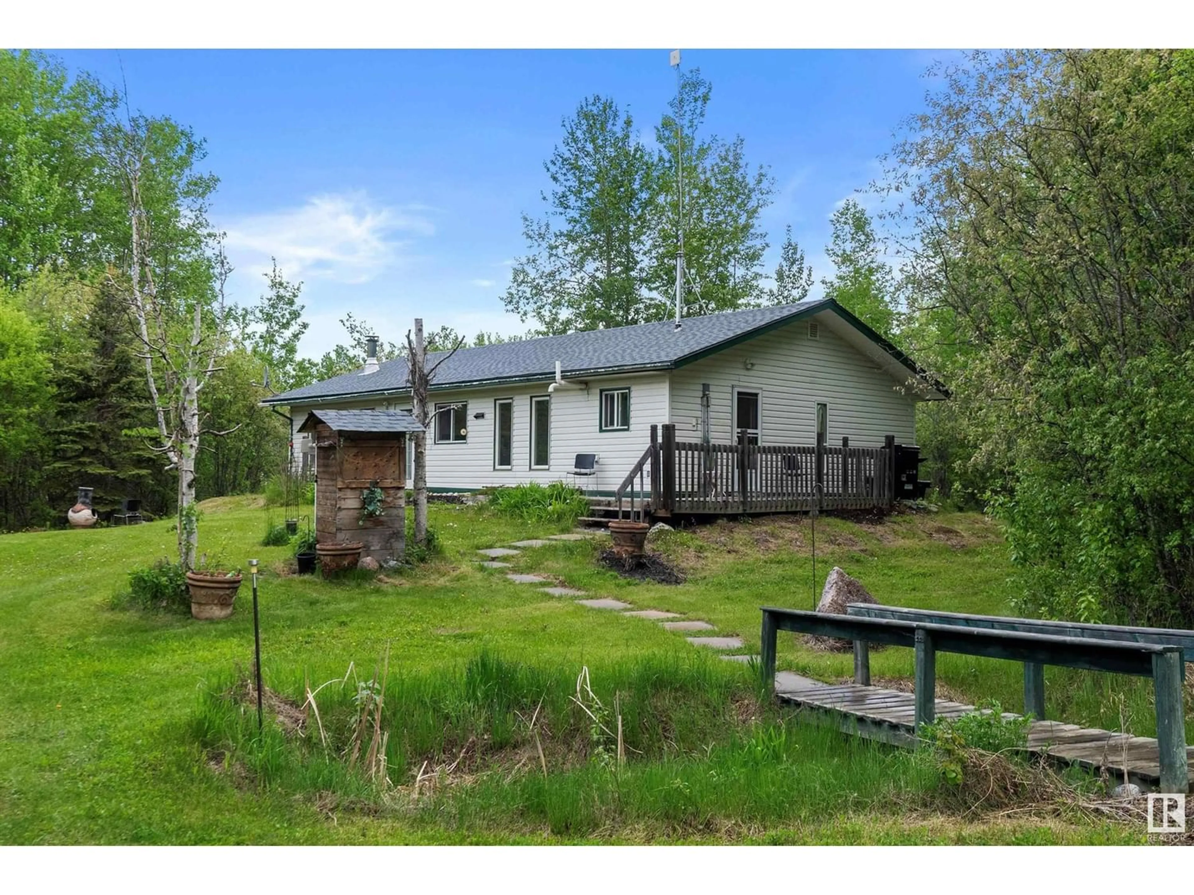 Cottage for 101 53510 HWY 43, Rural Lac Ste. Anne County Alberta T0E1V0