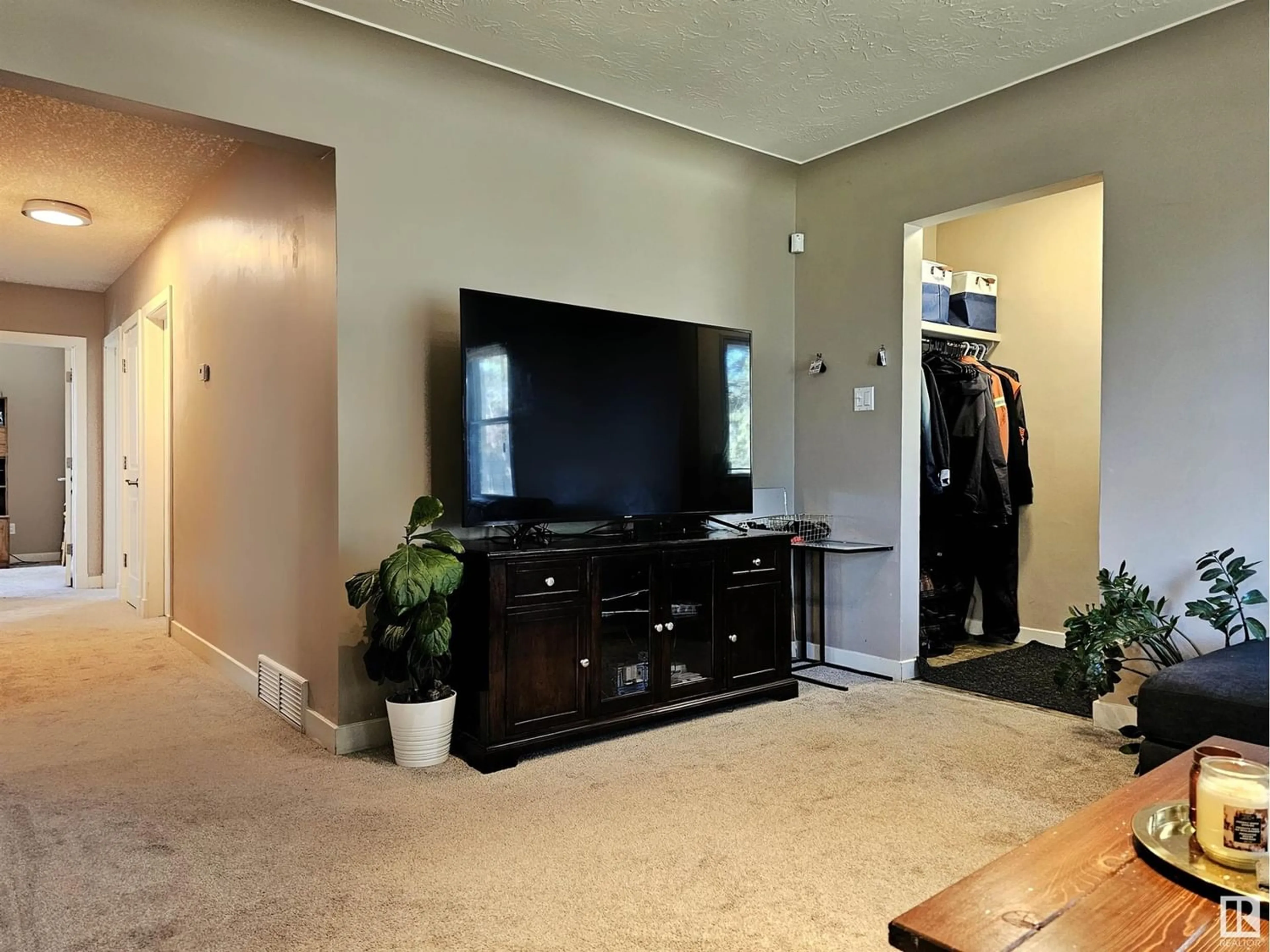 A pic of a room for 11360 111 AV NW, Edmonton Alberta T5G0C9