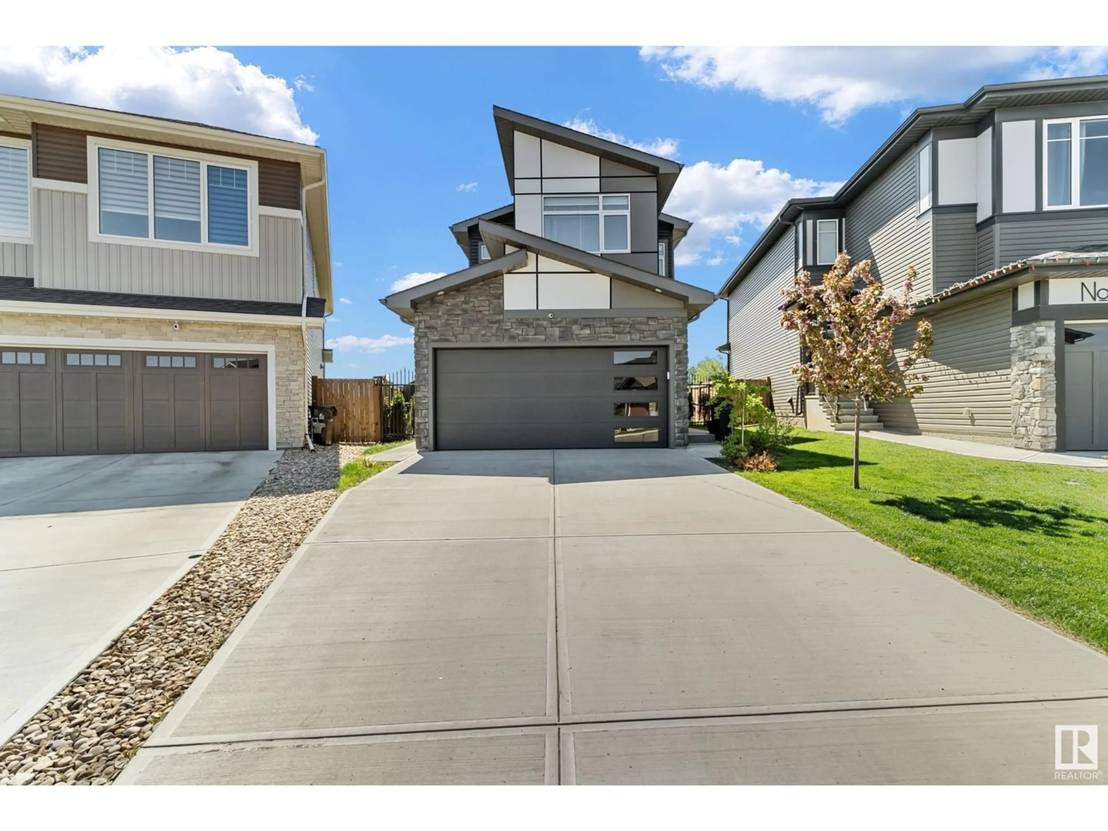 Frontside or backside of a home for 10 Prospect PL, Spruce Grove Alberta T7X2W4
