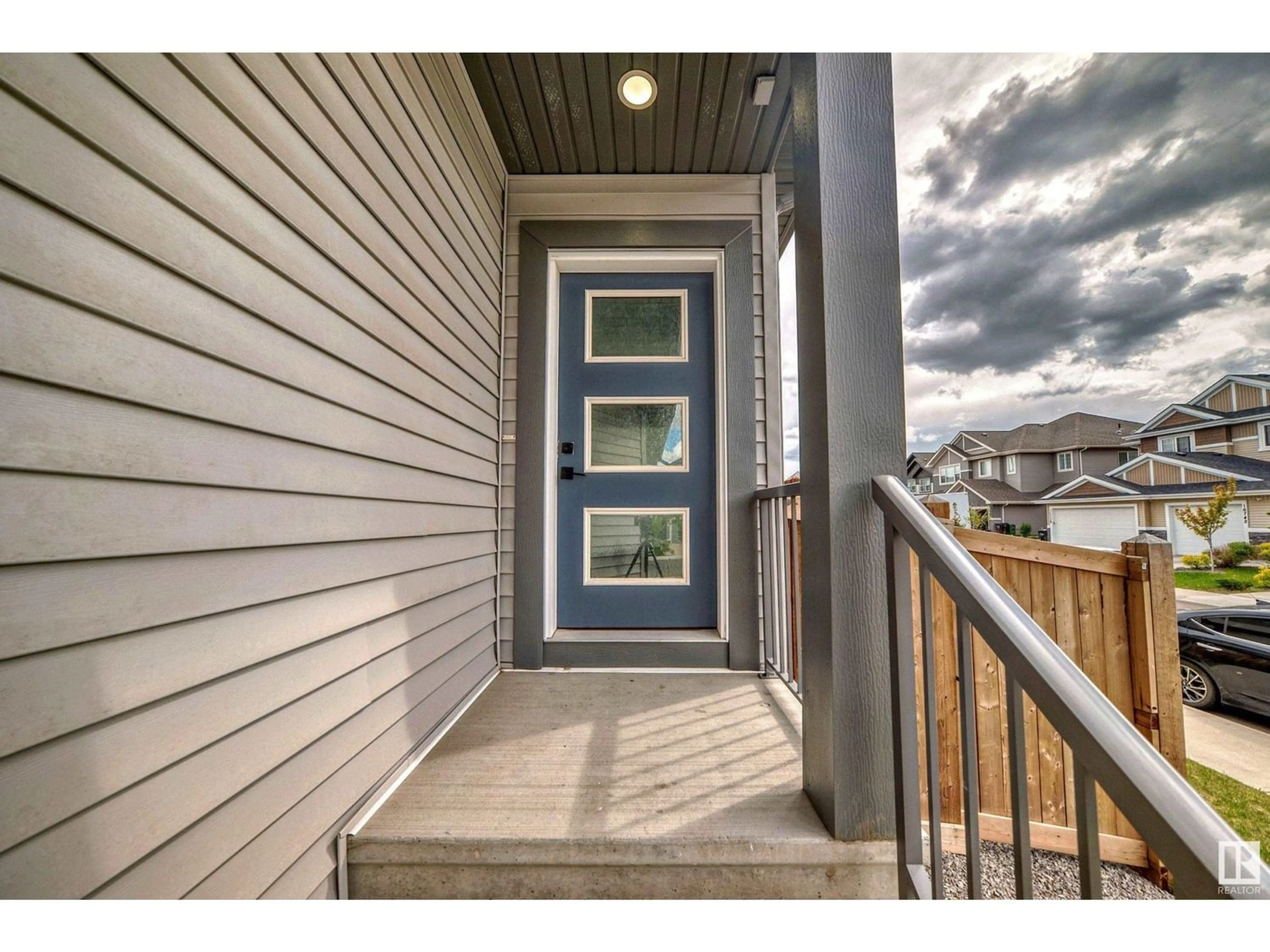 Indoor entryway for 6549 167B AV NW, Edmonton Alberta T5Y3X8