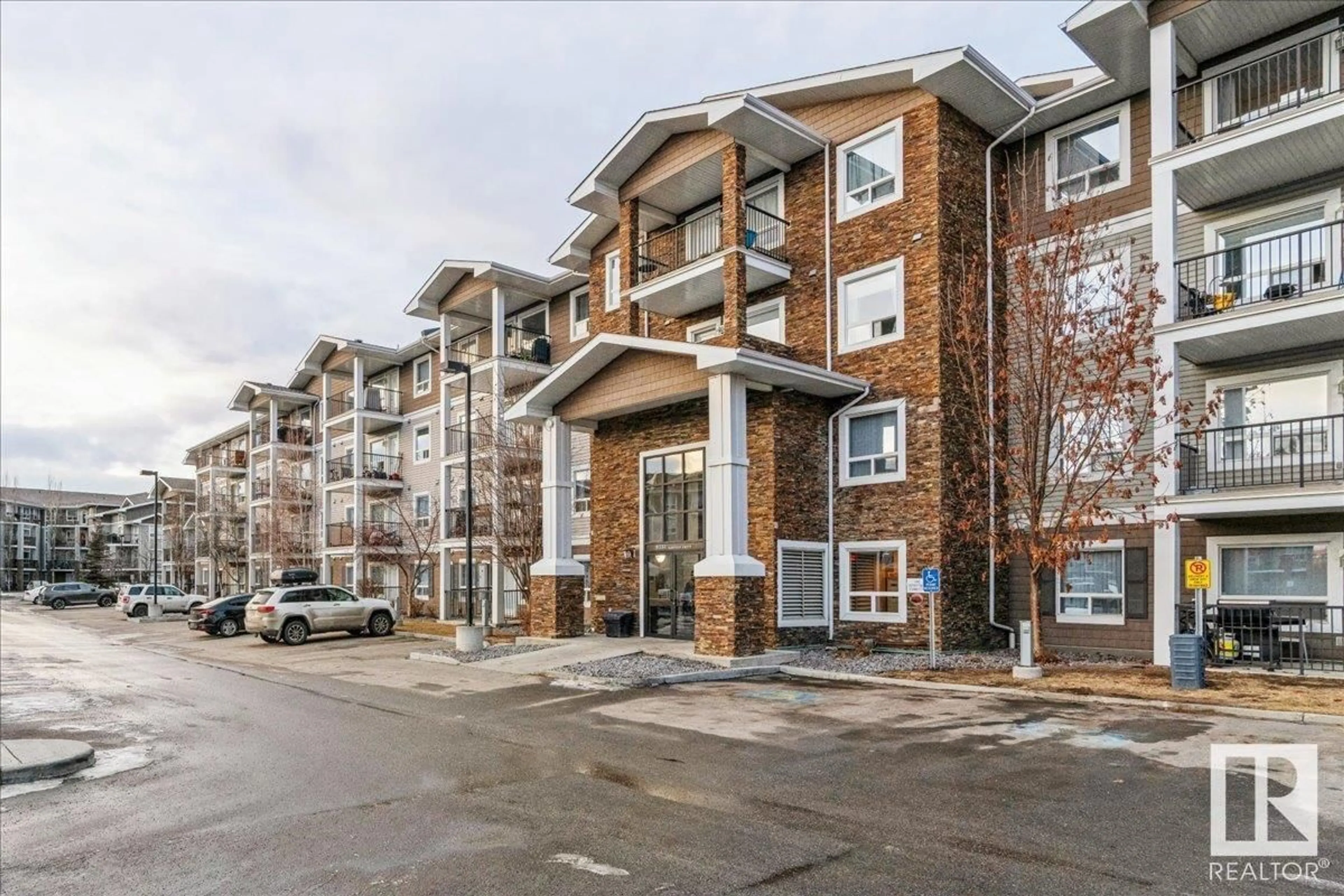 A pic from exterior of the house or condo, the front or back of building for #3412 9351 SIMPSON DR NW, Edmonton Alberta T6R0N4