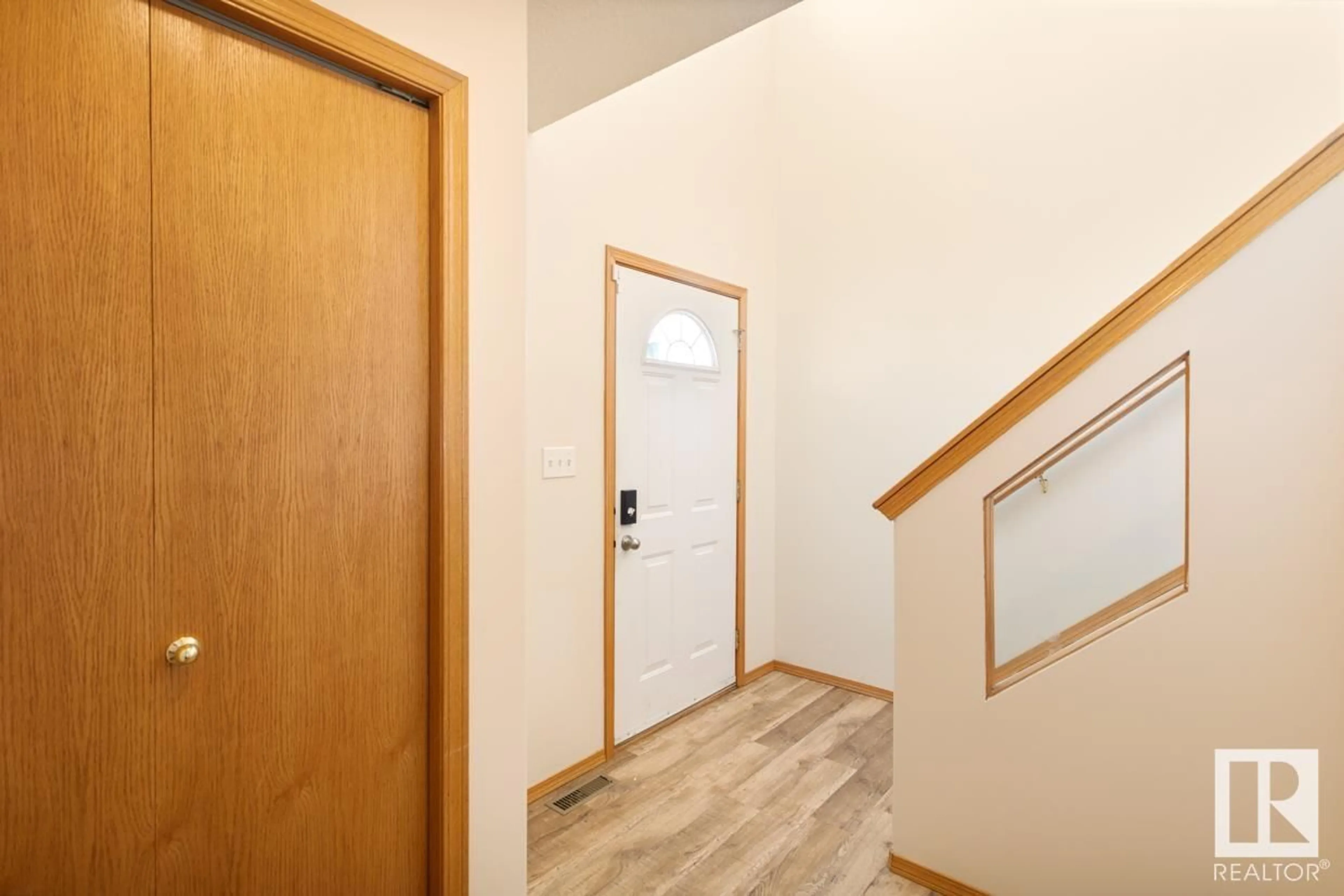 Indoor entryway for 11612 168 AV NW, Edmonton Alberta T5X6B7