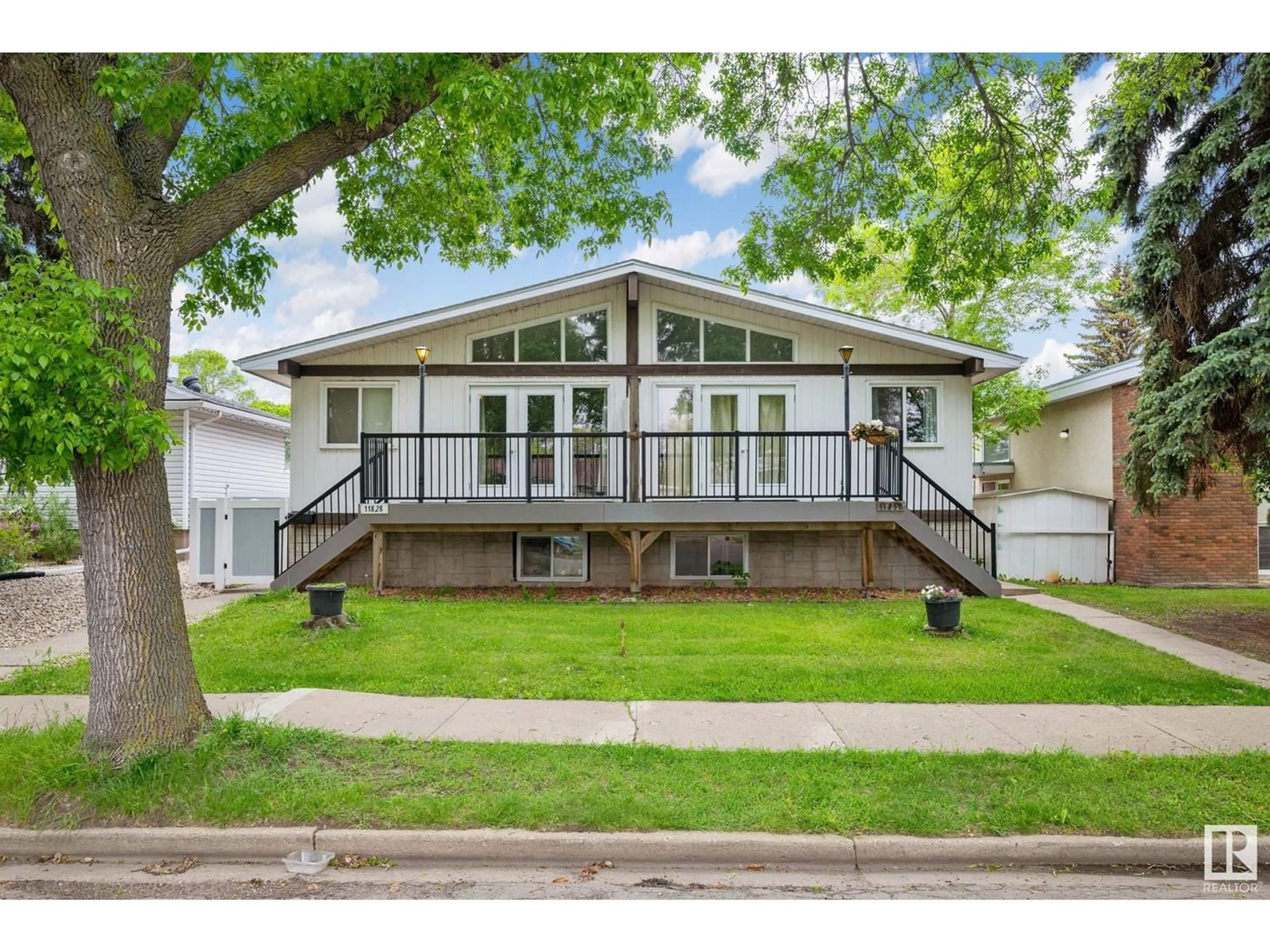 Frontside or backside of a home for 11828/11830 45 ST NW, Edmonton Alberta T5W2T4