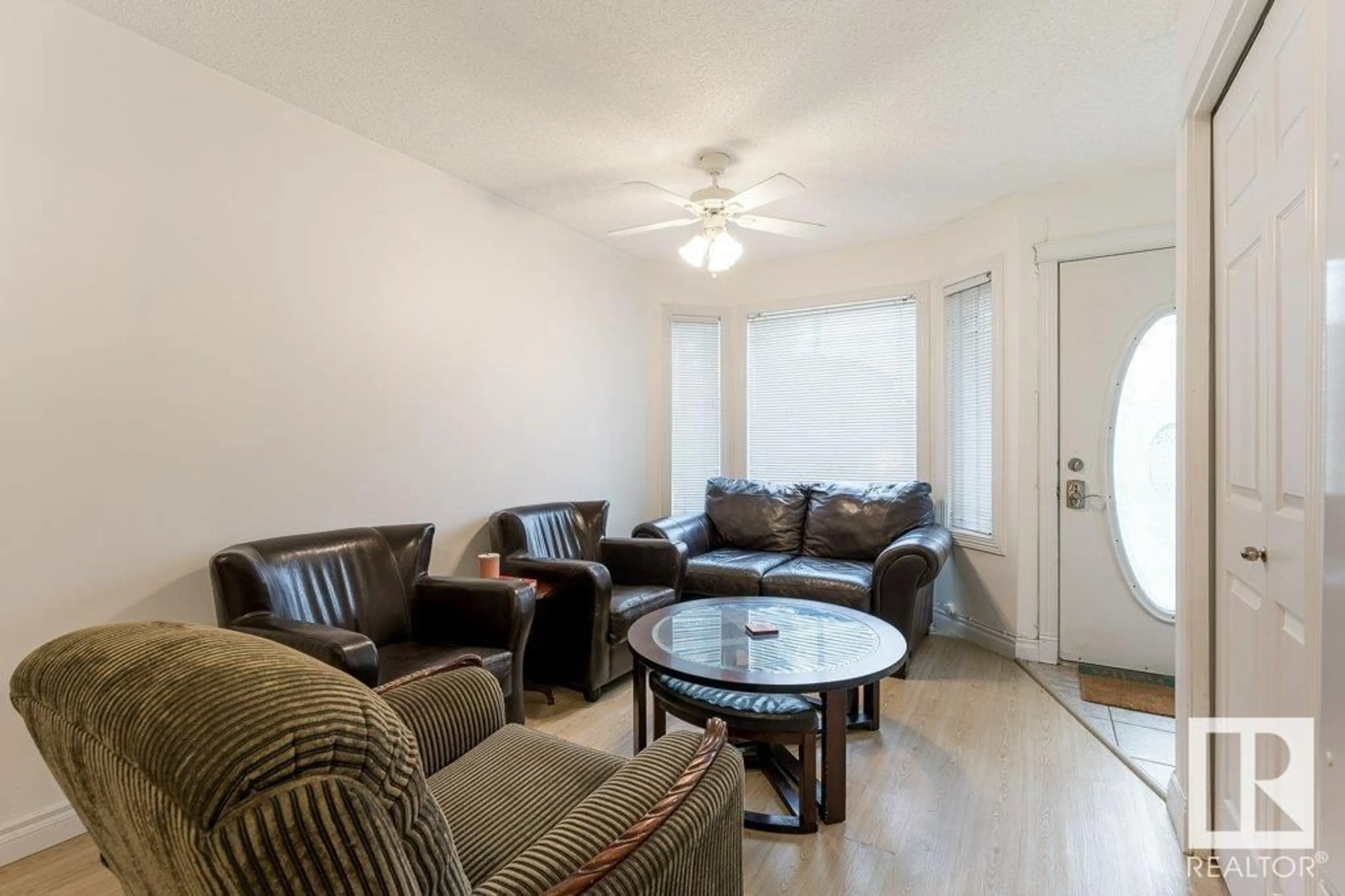 Living room for 10916 72 AV NW, Edmonton Alberta T6G0A9