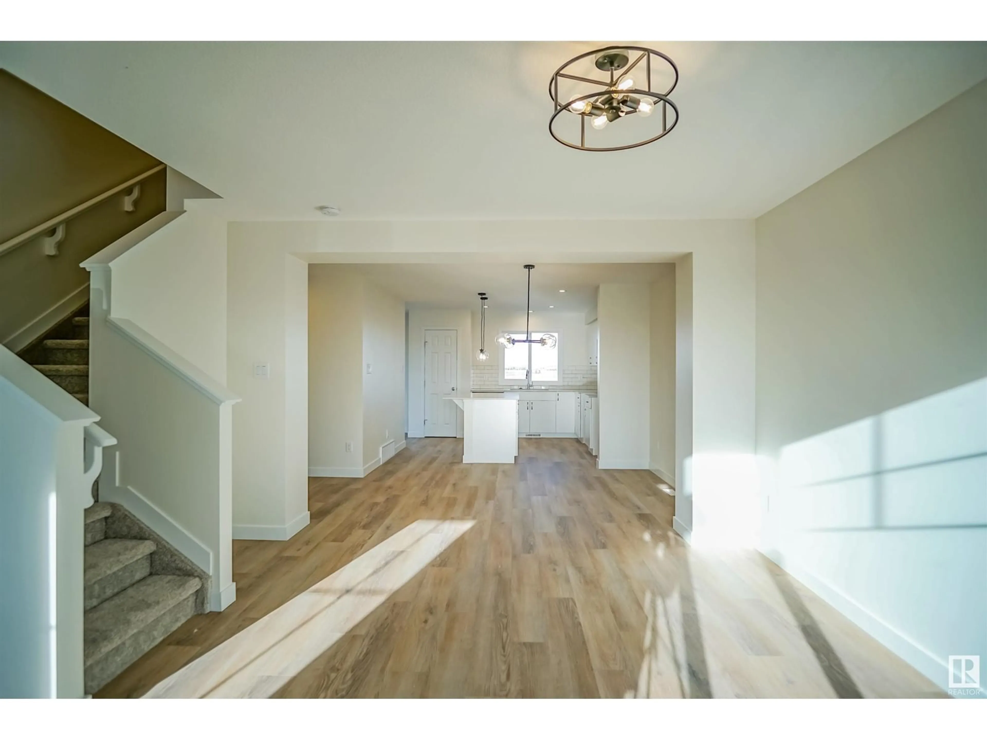 Indoor entryway, wood floors for 1557 SANDSTONE BV, Sherwood Park Alberta T8L0Z4