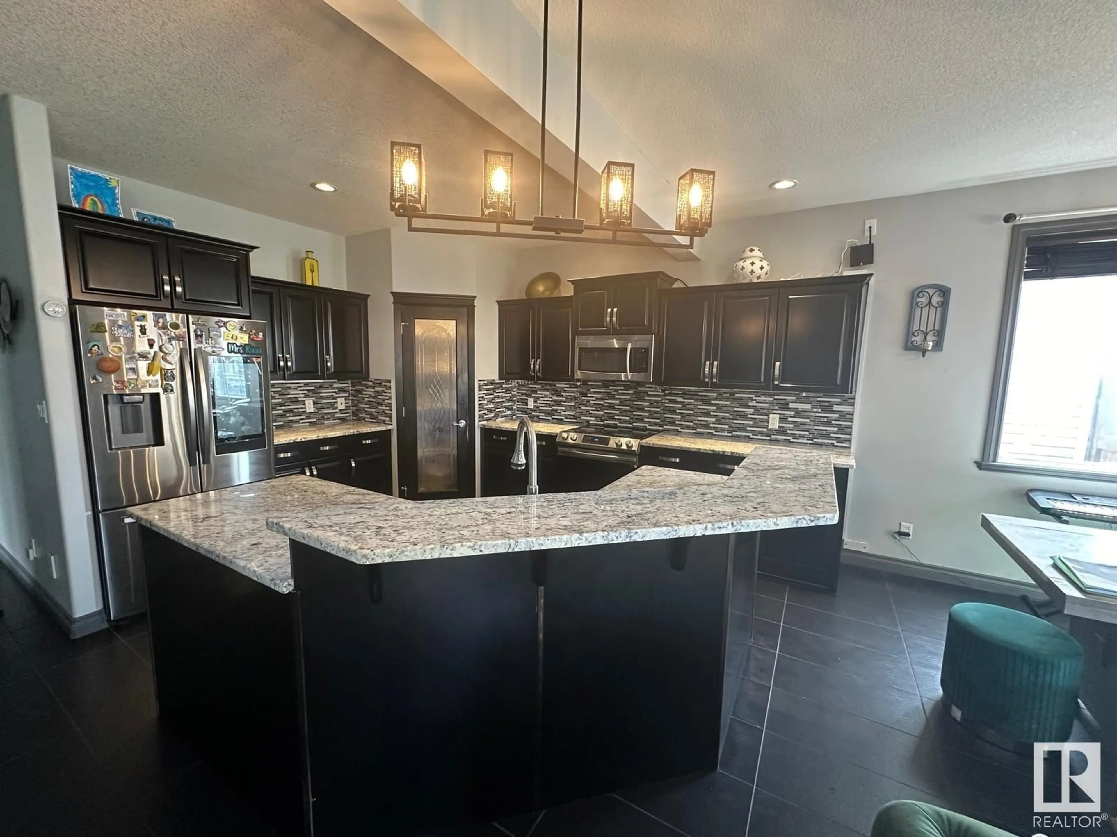 Contemporary kitchen for 15108 32 ST NW, Edmonton Alberta T5Y0N2