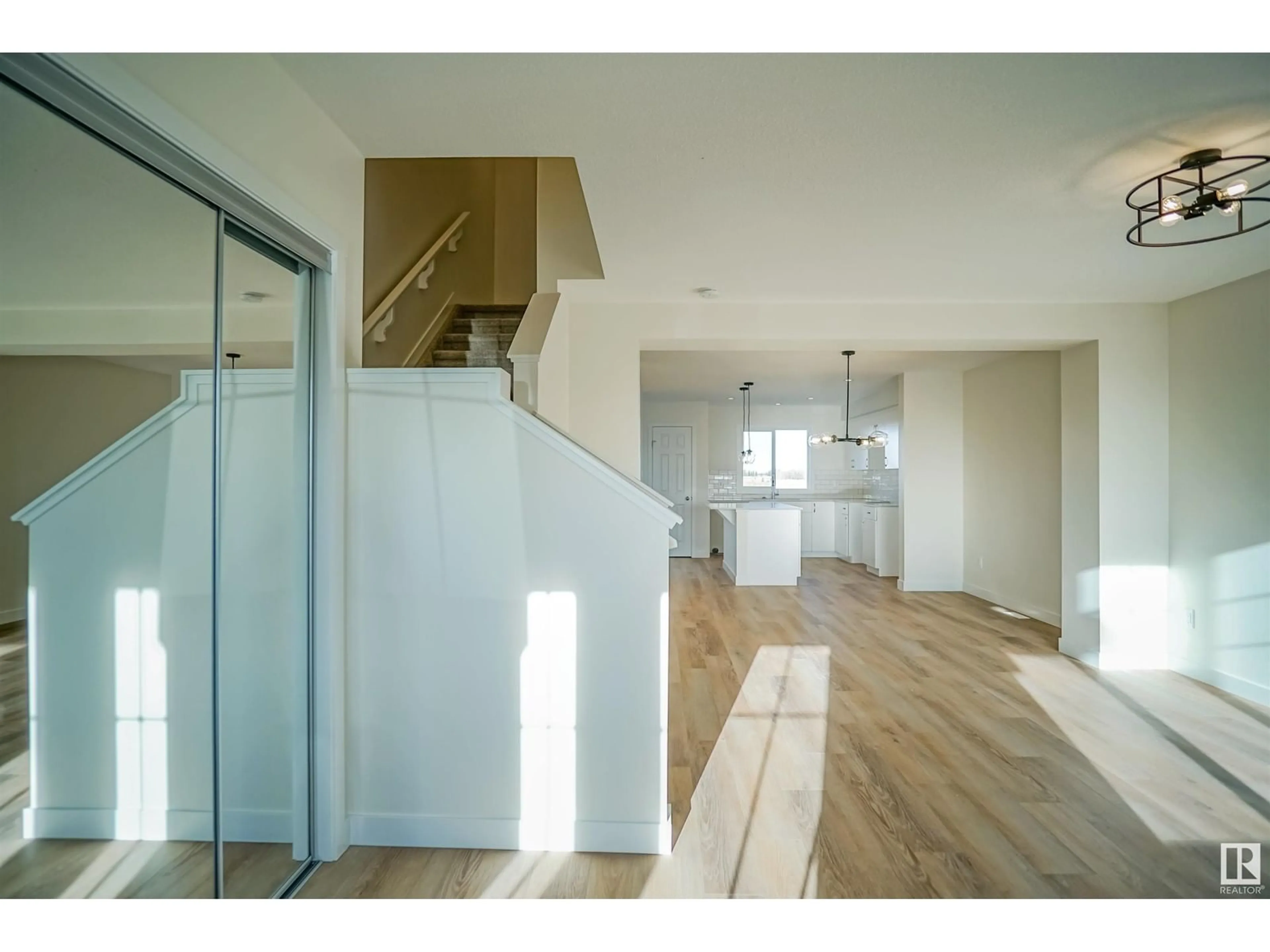 Indoor entryway for 1561 SANDSTONE BV, Sherwood Park Alberta T8L0Z4