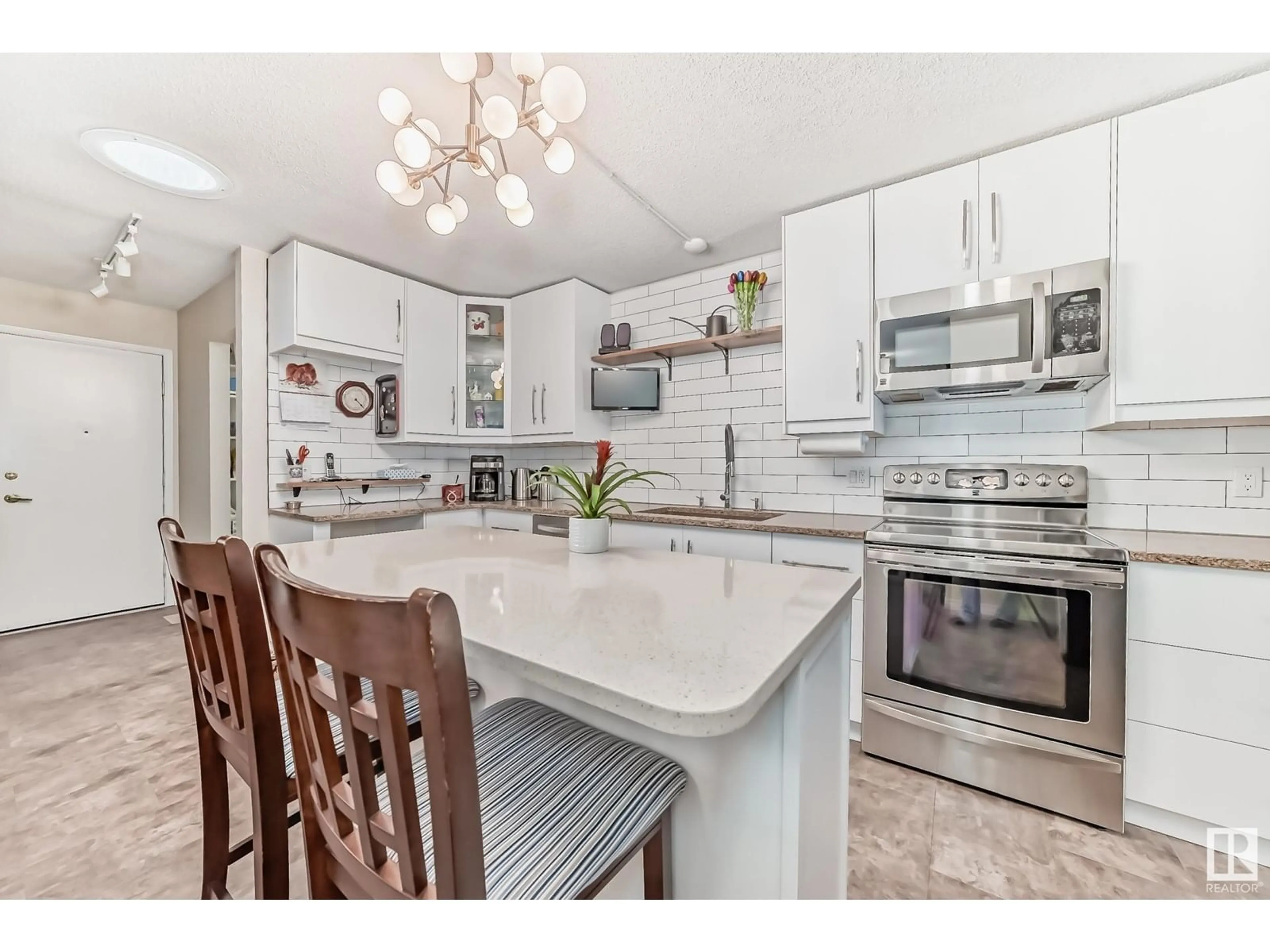 Kitchen for 147 KNOTTWOOD RD N NW, Edmonton Alberta T6K4B8