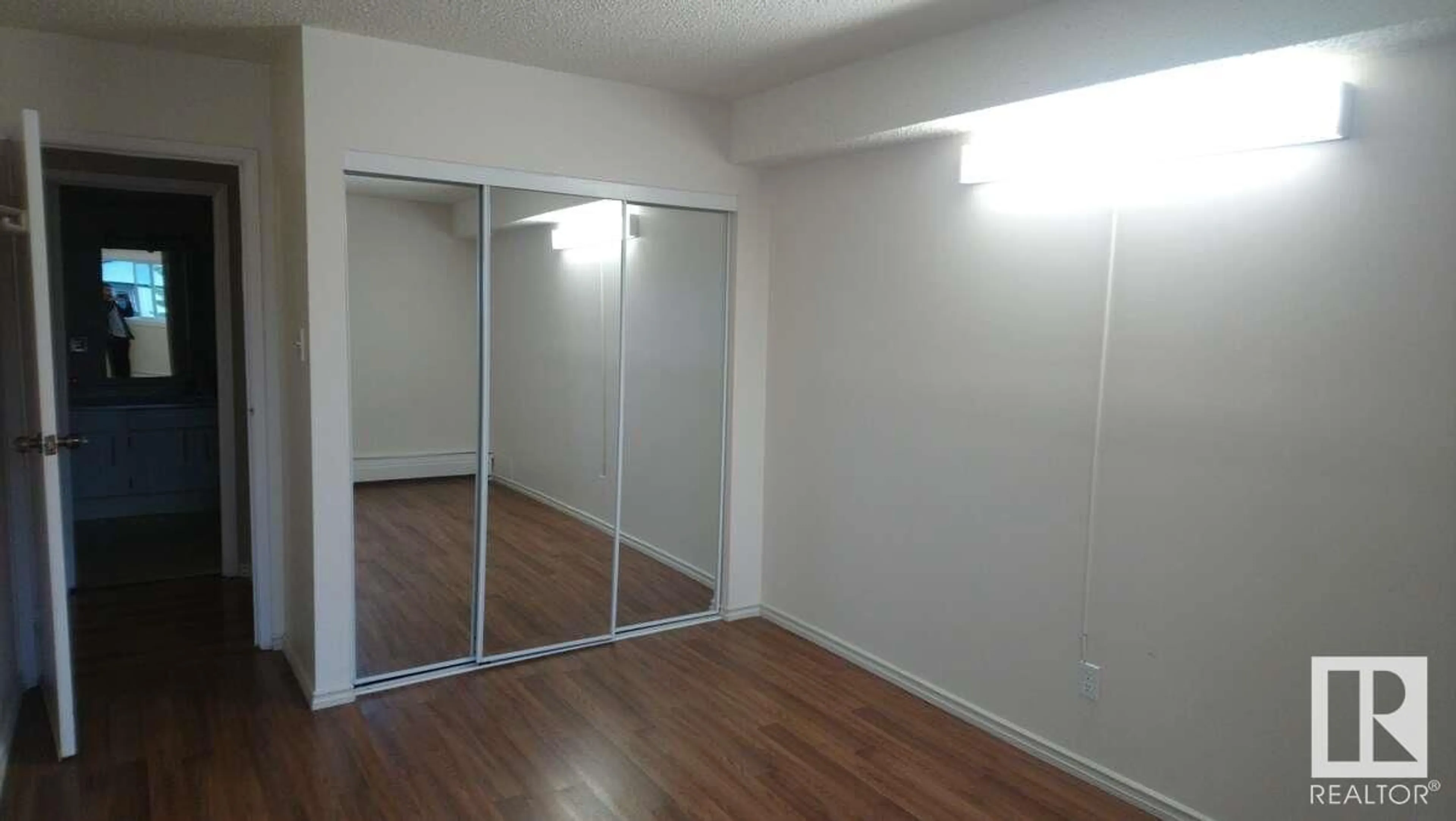 A pic of a room for #8 11608 28 AV NW, Edmonton Alberta T6J4G2