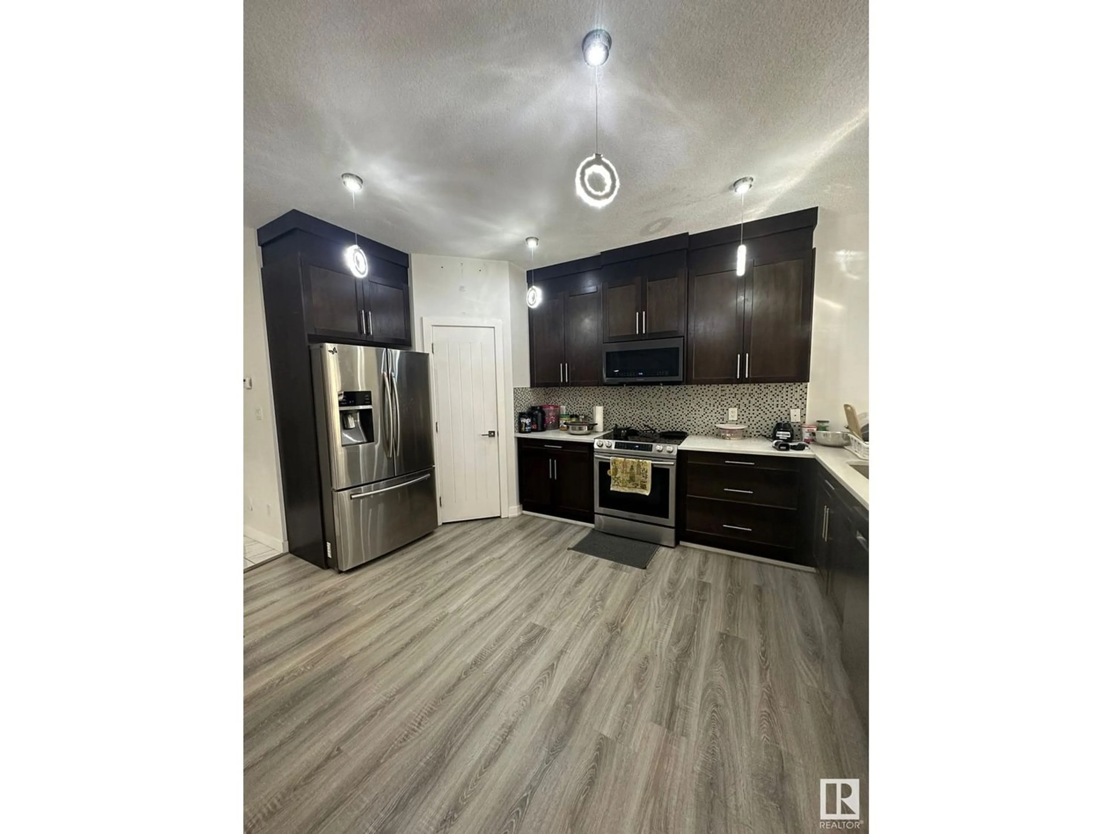 Kitchen for 2021 15 AV NW, Edmonton Alberta T6T1B2