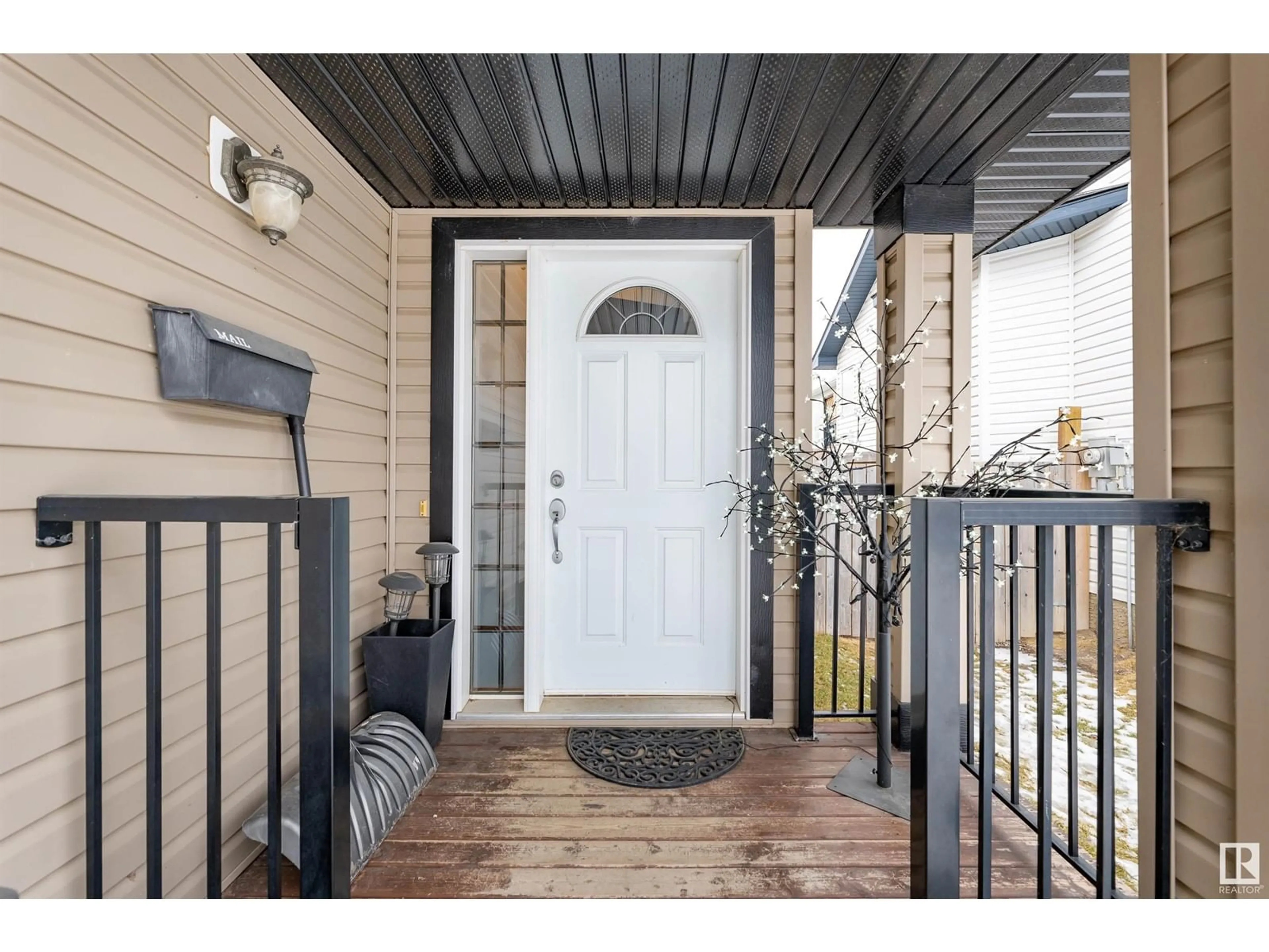 Indoor entryway for 9309 106 AV, Morinville Alberta T8R1T9