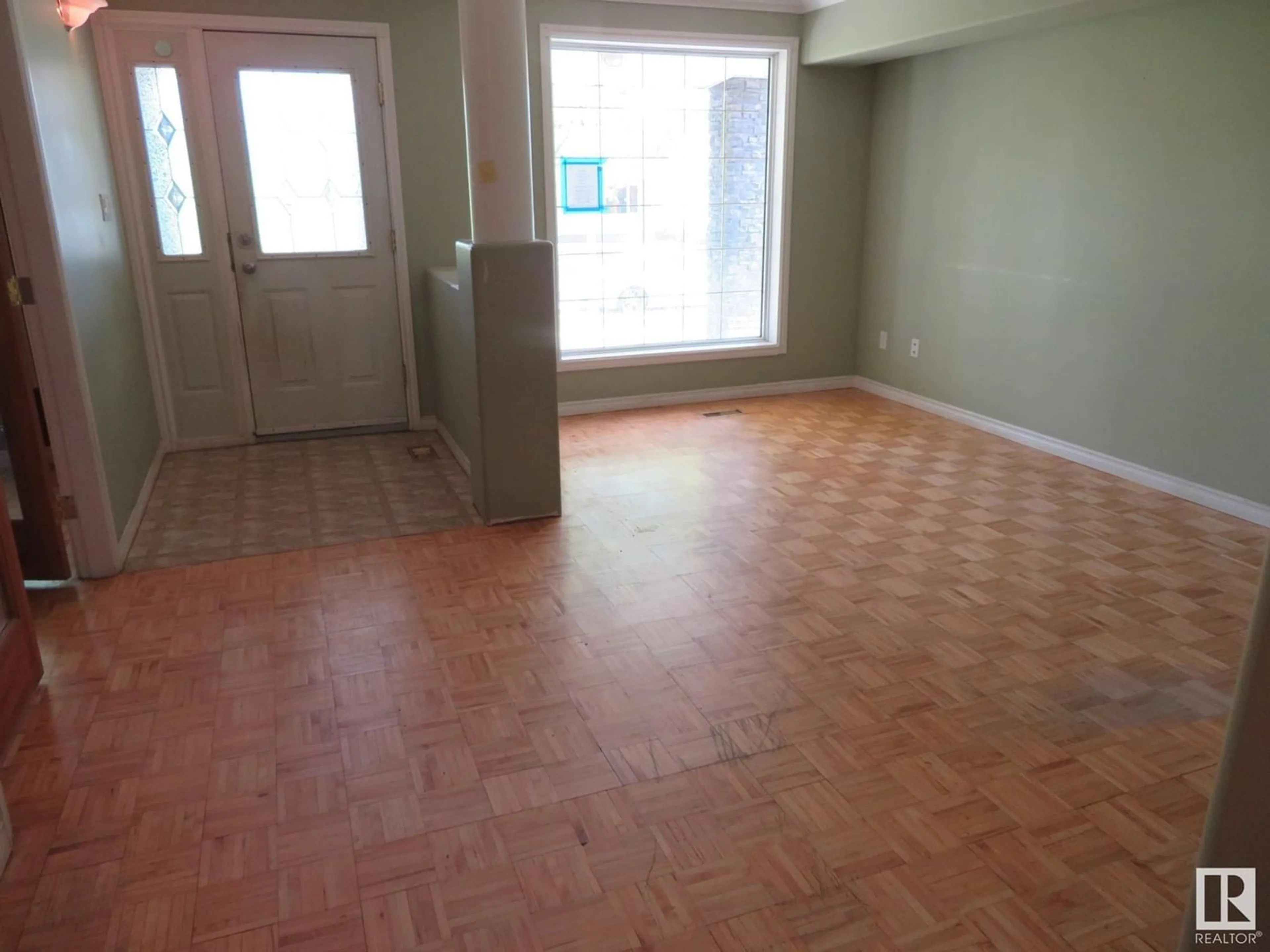 A pic of a room for 12332 104 ST NW, Edmonton Alberta T5G2L8