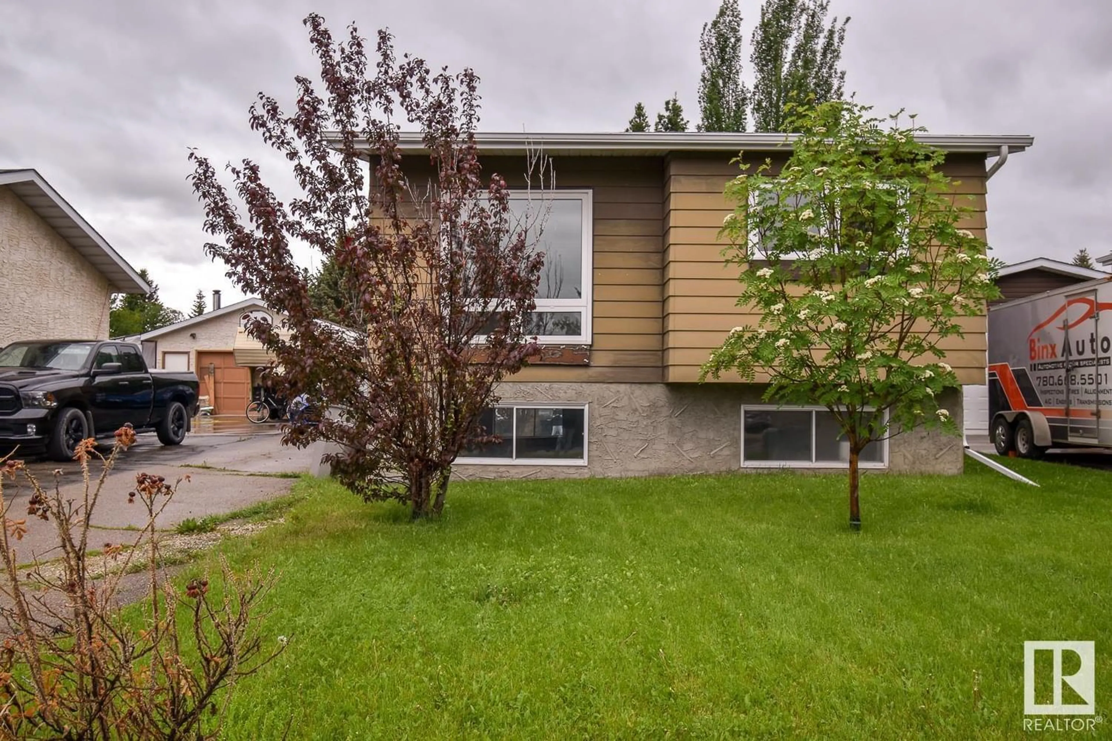 Frontside or backside of a home for 5 Glory Hills DR, Stony Plain Alberta T7Z1H5