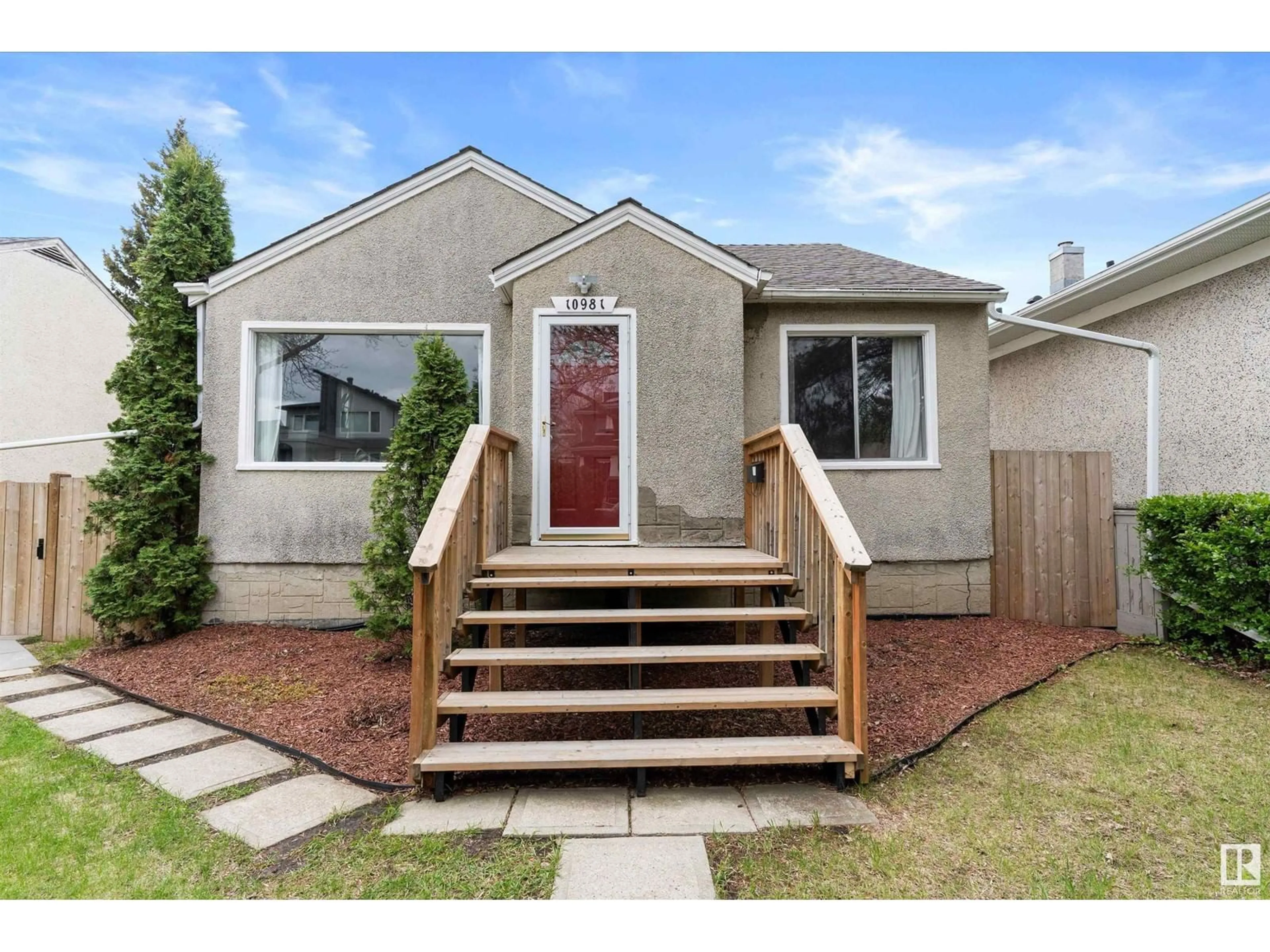 Frontside or backside of a home for 10981 71 AV NW, Edmonton Alberta T6G0A2