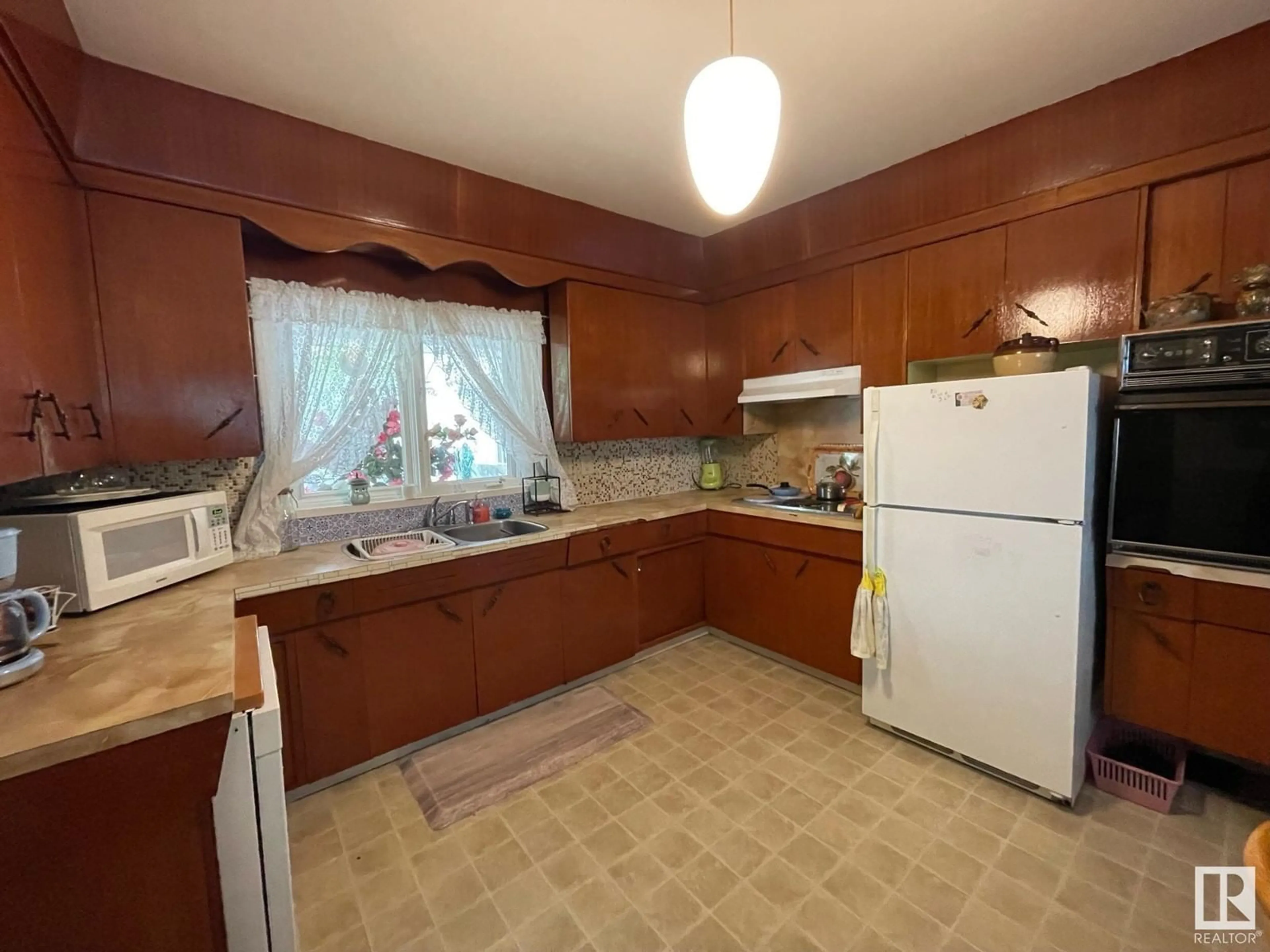 Kitchen, unknown floor, cottage for 5012 51 AV, Cold Lake Alberta T9M1X2