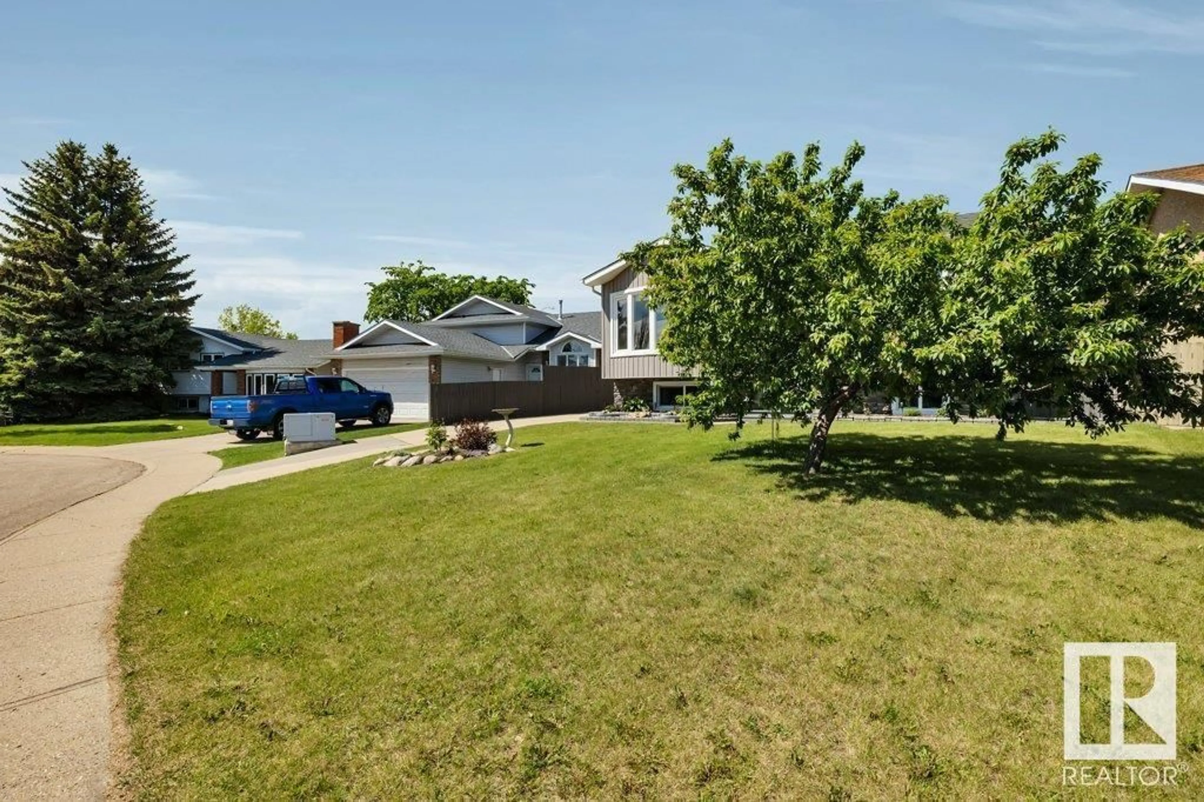 Frontside or backside of a home for 3552 22 AV NW, Edmonton Alberta T6L3E4