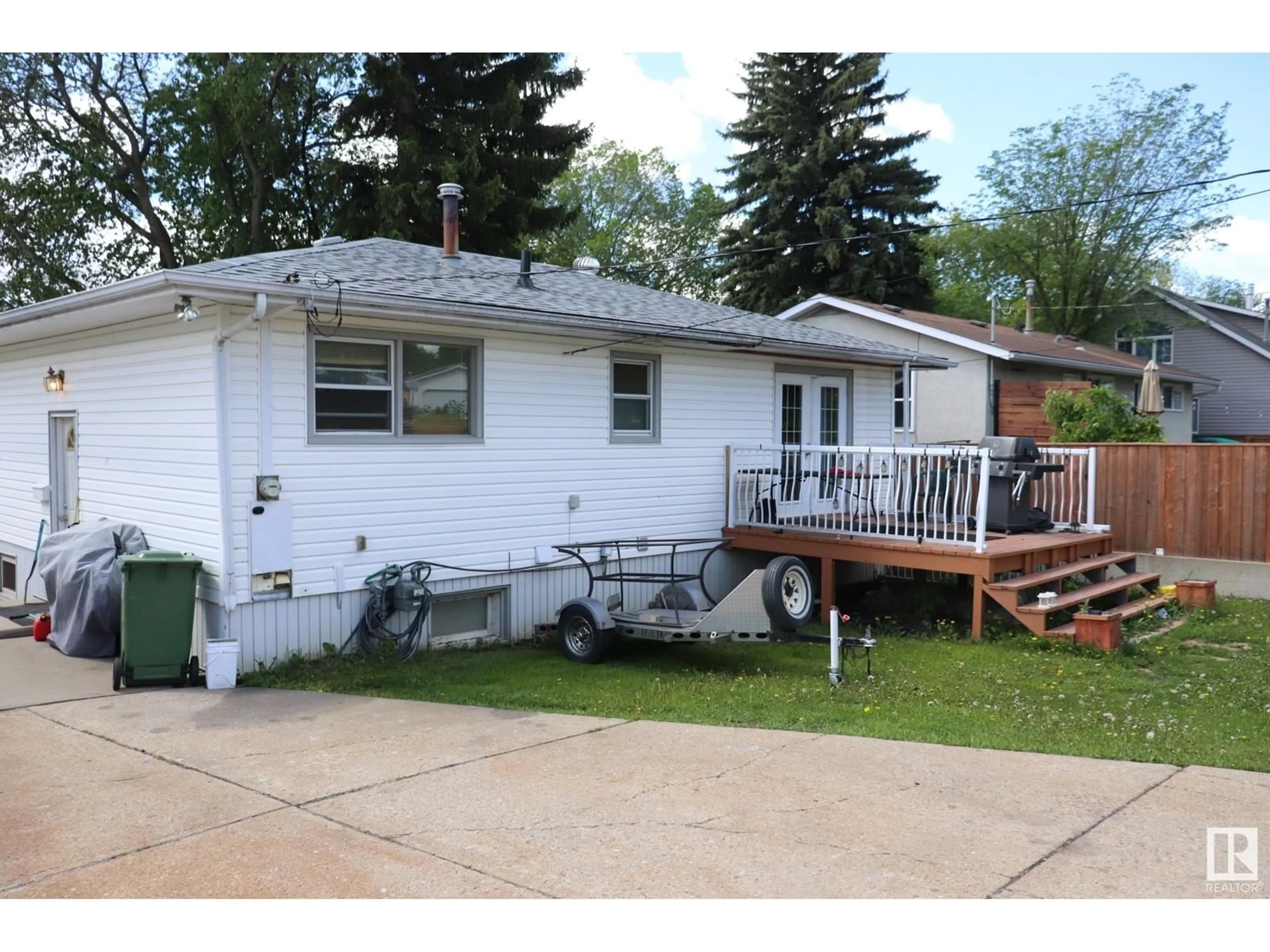 Frontside or backside of a home for 9 MURAL CR, St. Albert Alberta T8N1J8