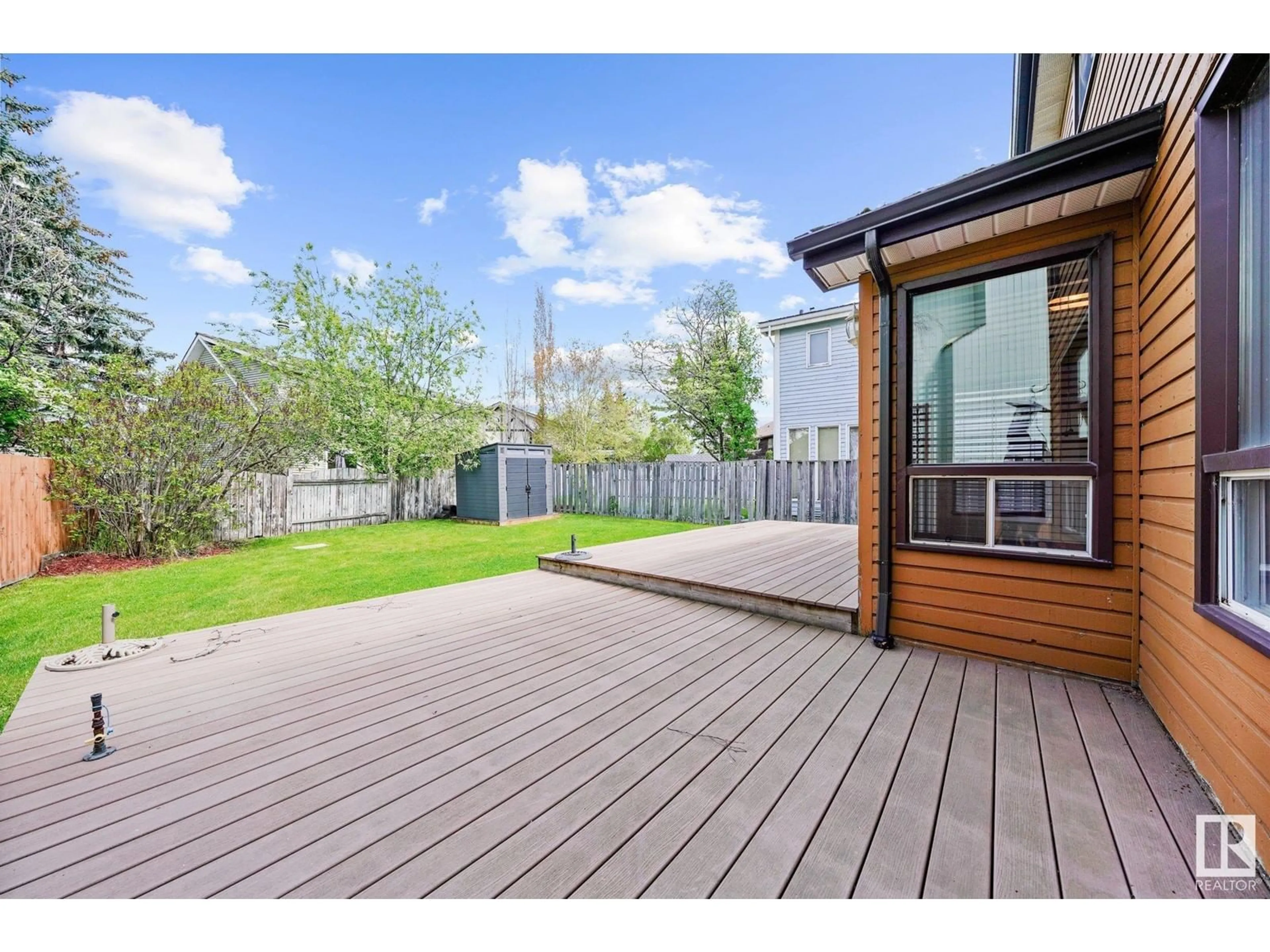 Patio for 1607 106 ST NW, Edmonton Alberta T6J5M1