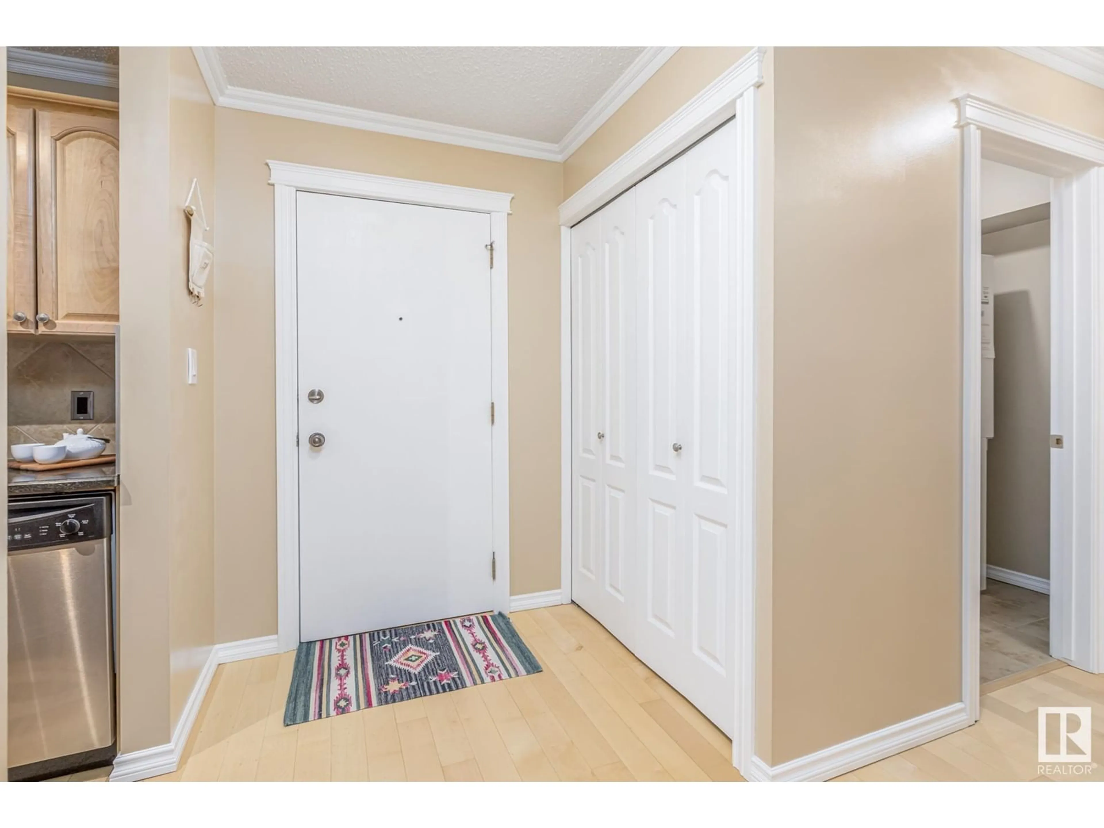 Indoor entryway for #203 10547 83 AV NW, Edmonton Alberta T6E2E1