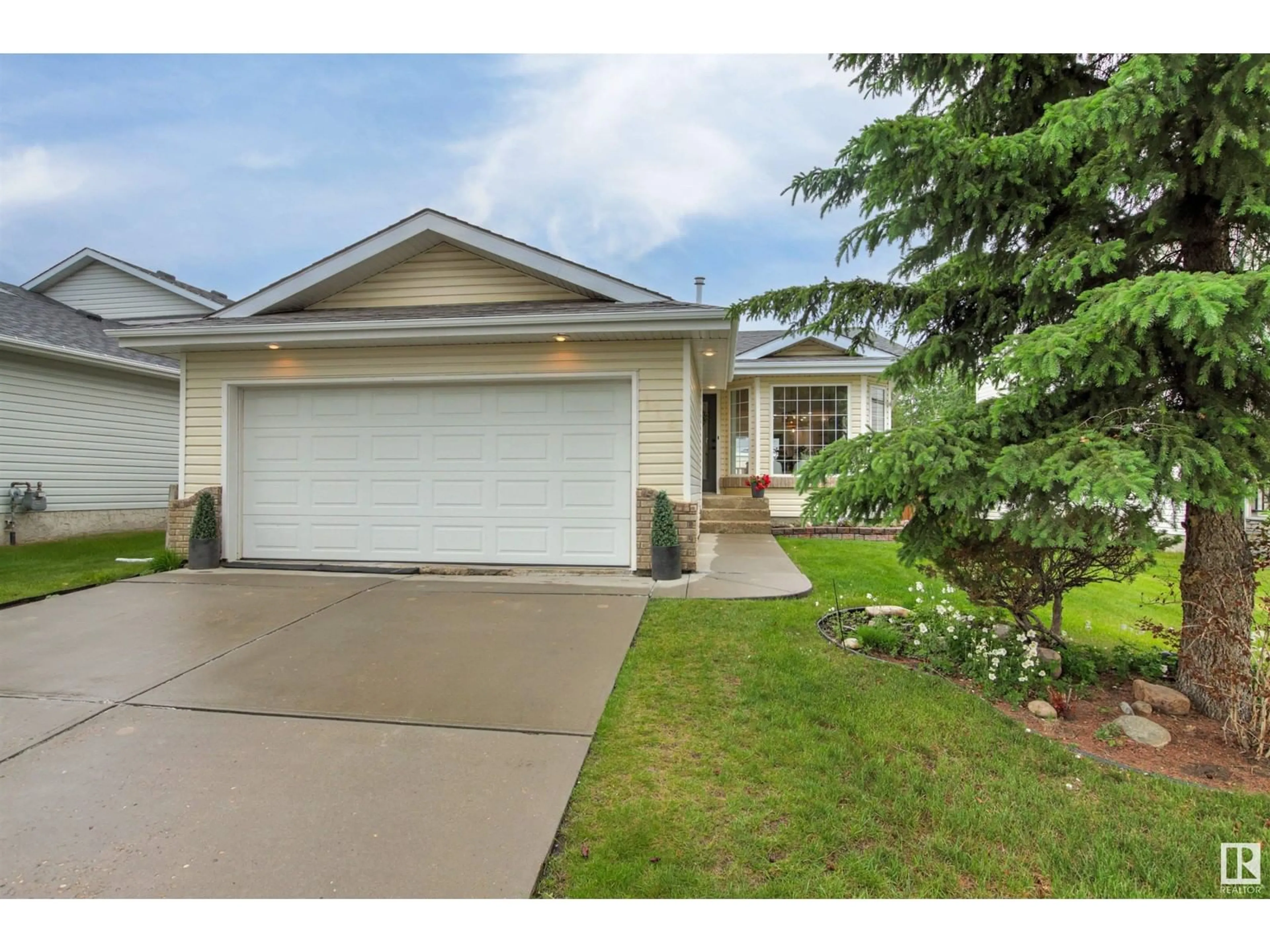 Frontside or backside of a home for 112 Heritage DR, St. Albert Alberta T8N6P7