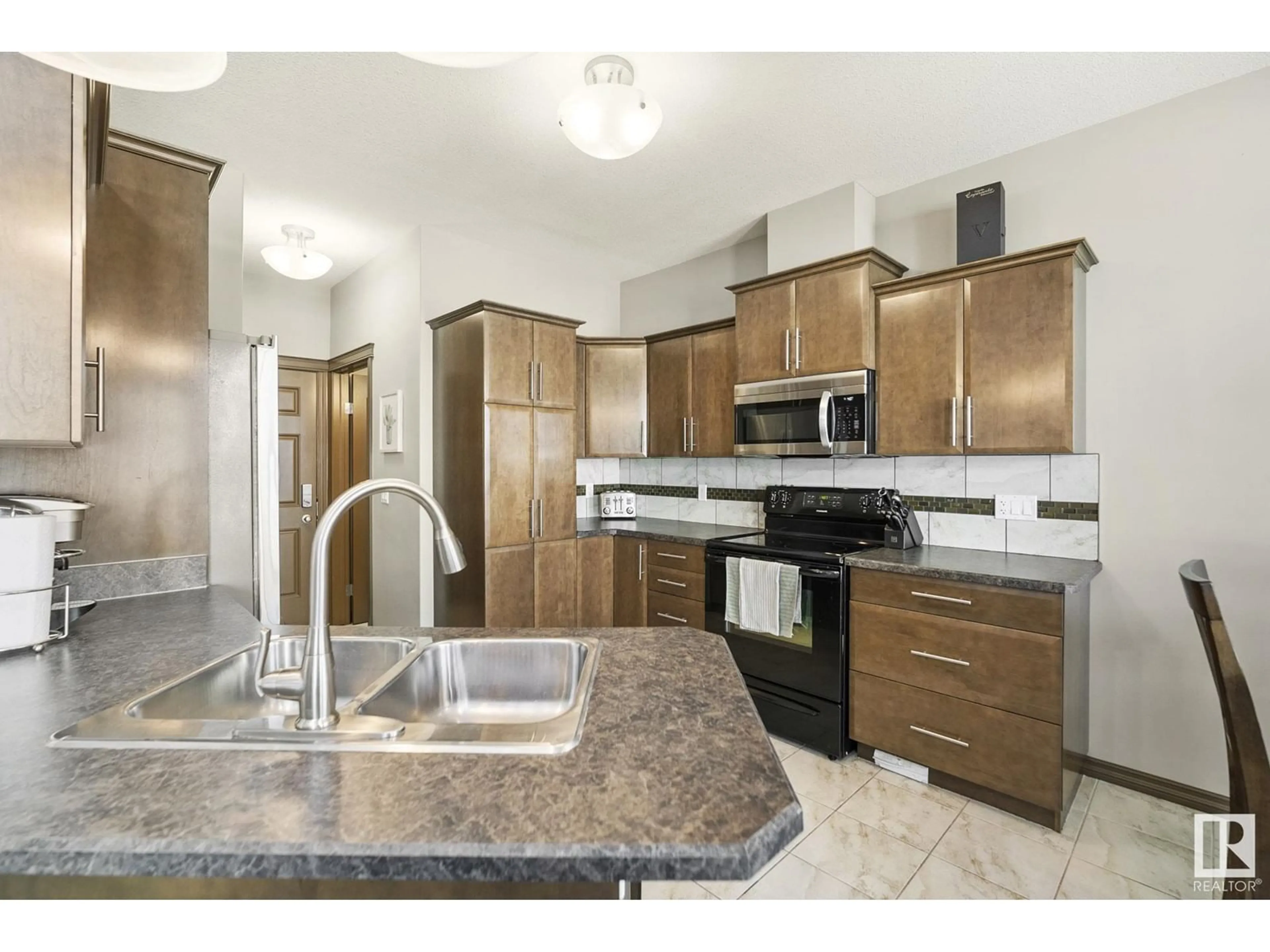 Standard kitchen for #410 41 SUMMERWOOD BV, Sherwood Park Alberta T8H0C8