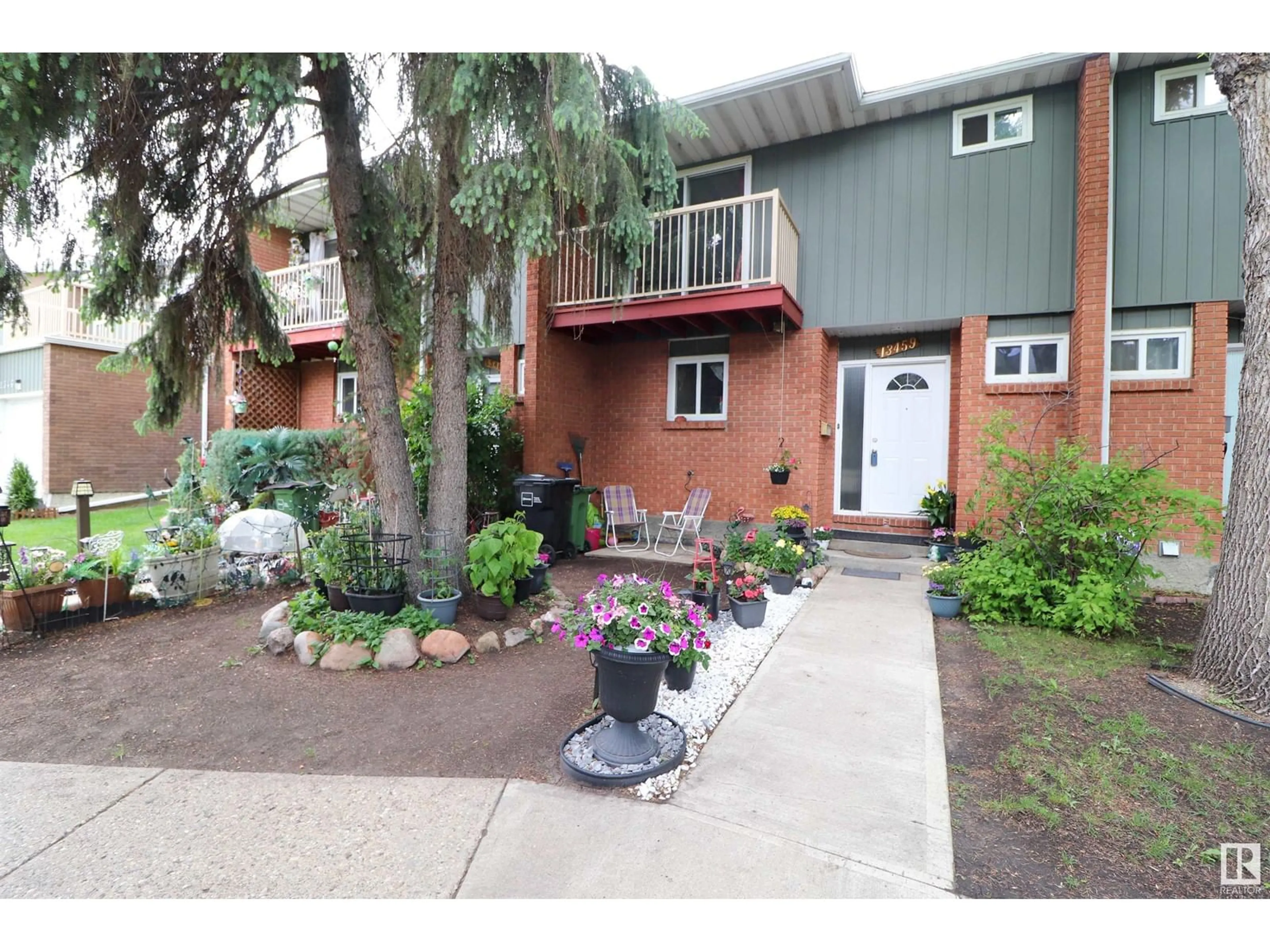 A pic from exterior of the house or condo for 13459 40 ST NW, Edmonton Alberta T5A3L9