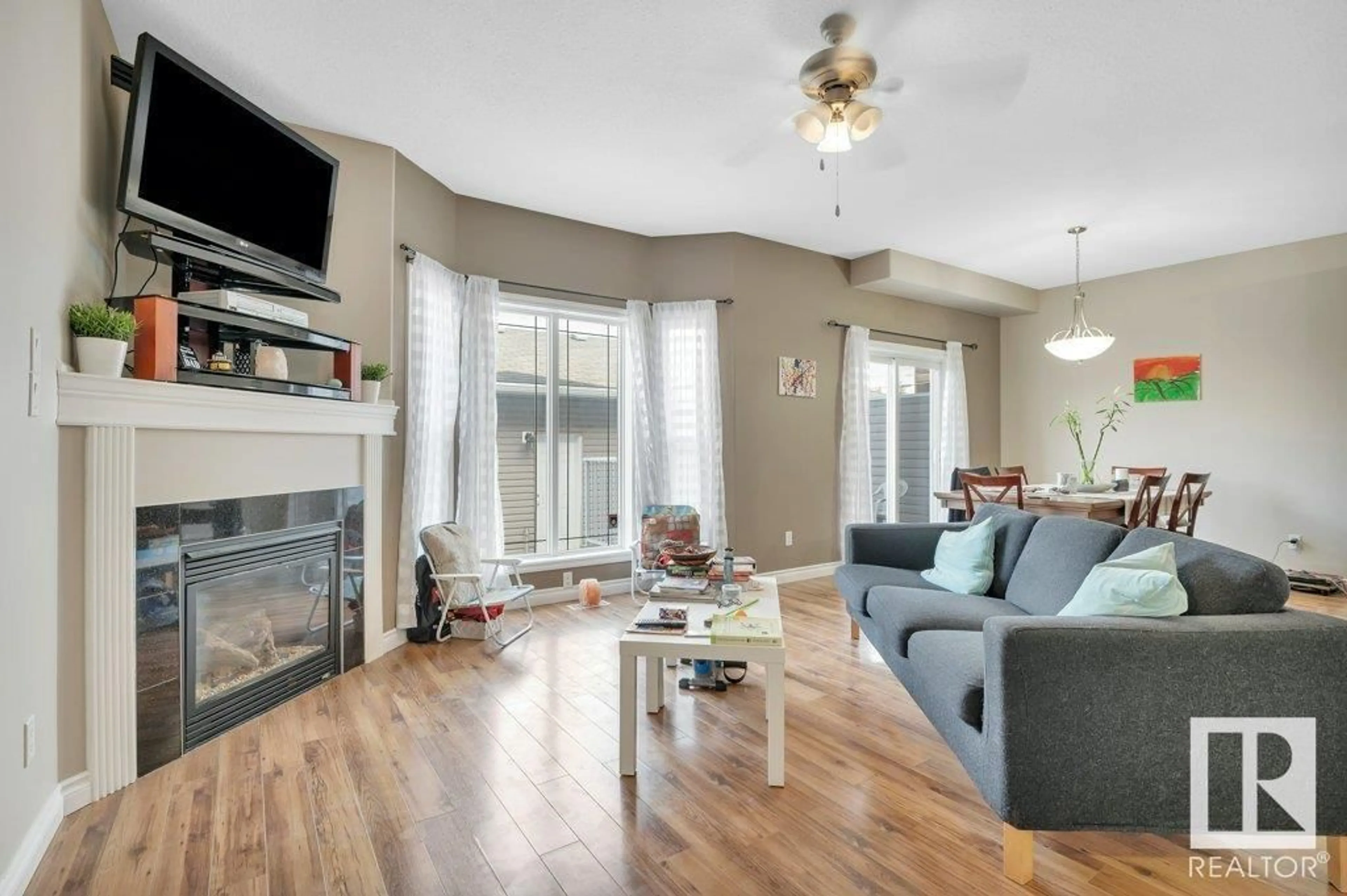 Living room for #3 7308 81 AV NW, Edmonton Alberta T6B0E2