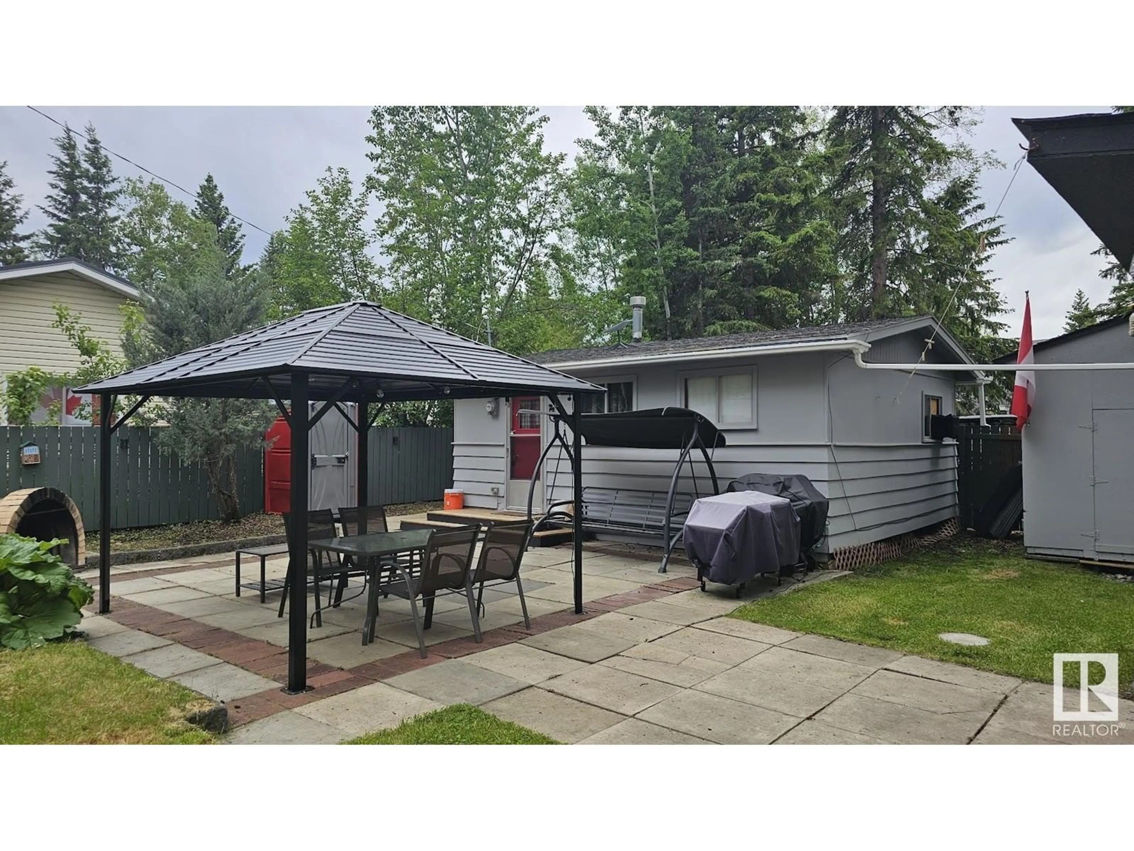 Patio for 613 6 St, Rural Lac Ste. Anne County Alberta T0E0A2