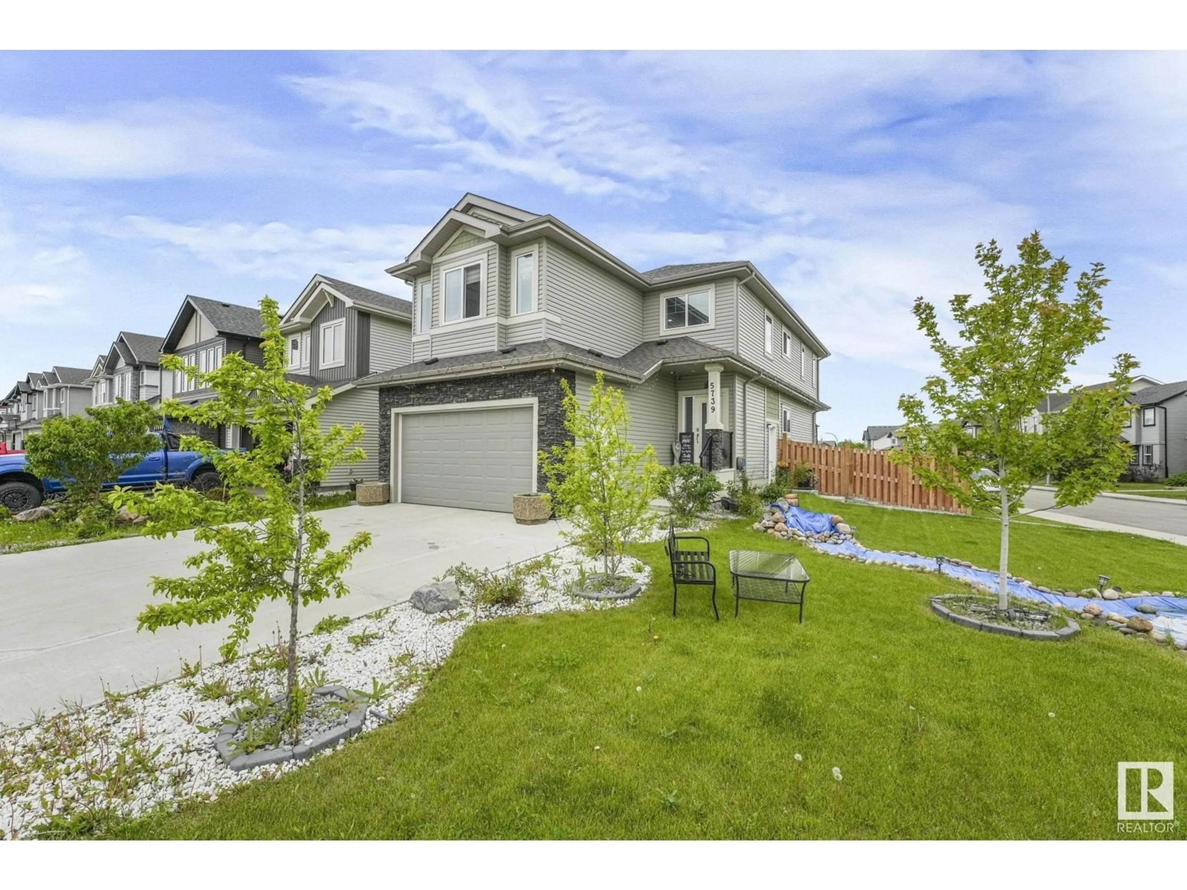 Frontside or backside of a home for 5739 176 AV NW, Edmonton Alberta T5Y0V2