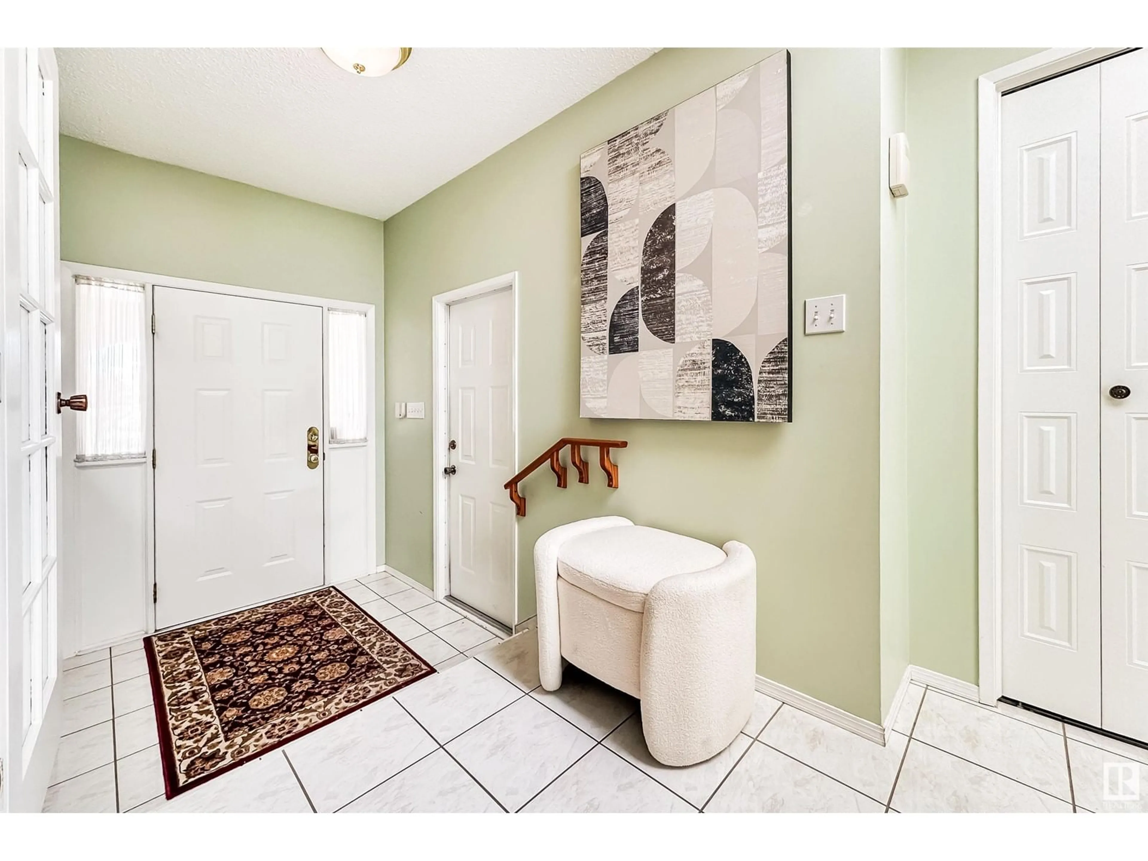 Indoor entryway for 11304 23B AV NW, Edmonton Alberta T6J4Z6