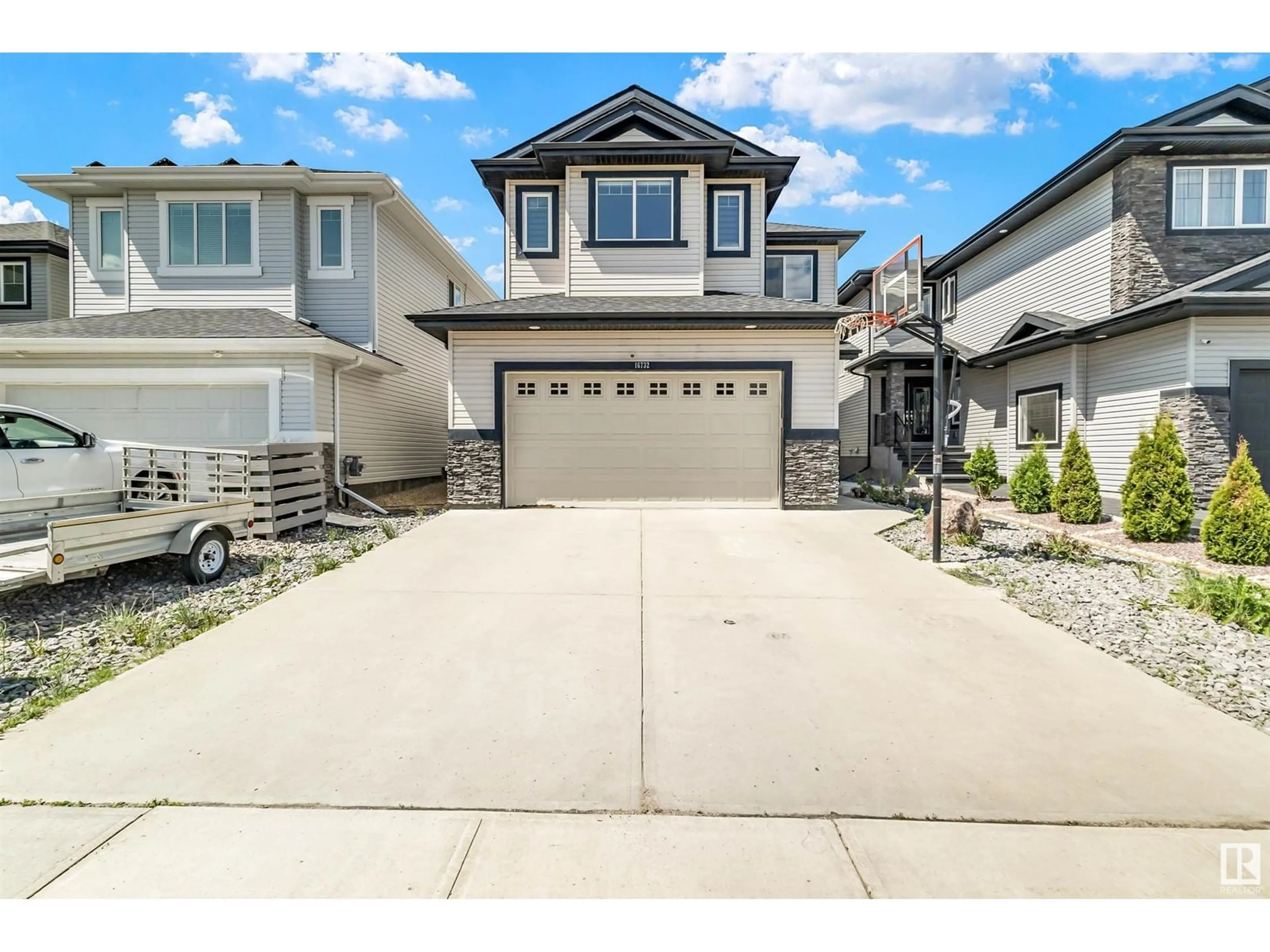 Frontside or backside of a home for 16732 60 ST NW, Edmonton Alberta T5Y0W6