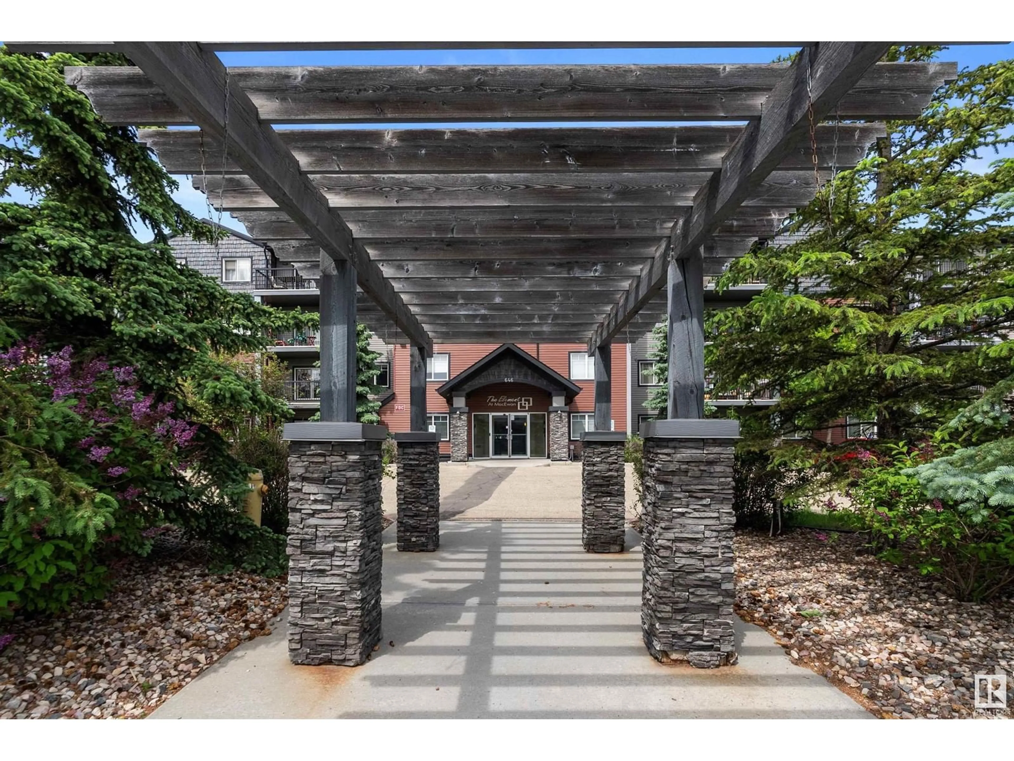 Indoor foyer for #111 646 MCALLISTER LO SW, Edmonton Alberta T6W0B5