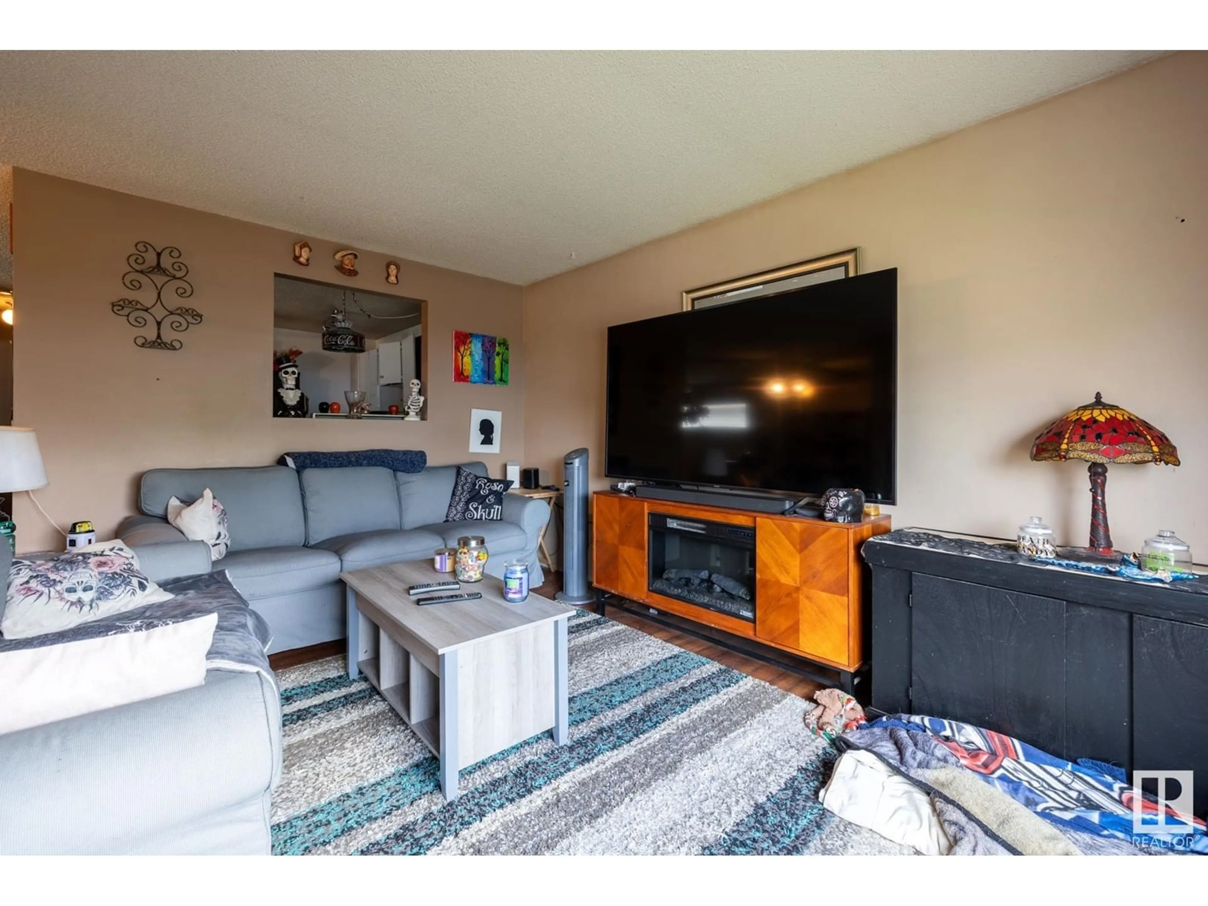 Living room for 353 KIRKPATRICK CR NW, Edmonton Alberta T6L5C9