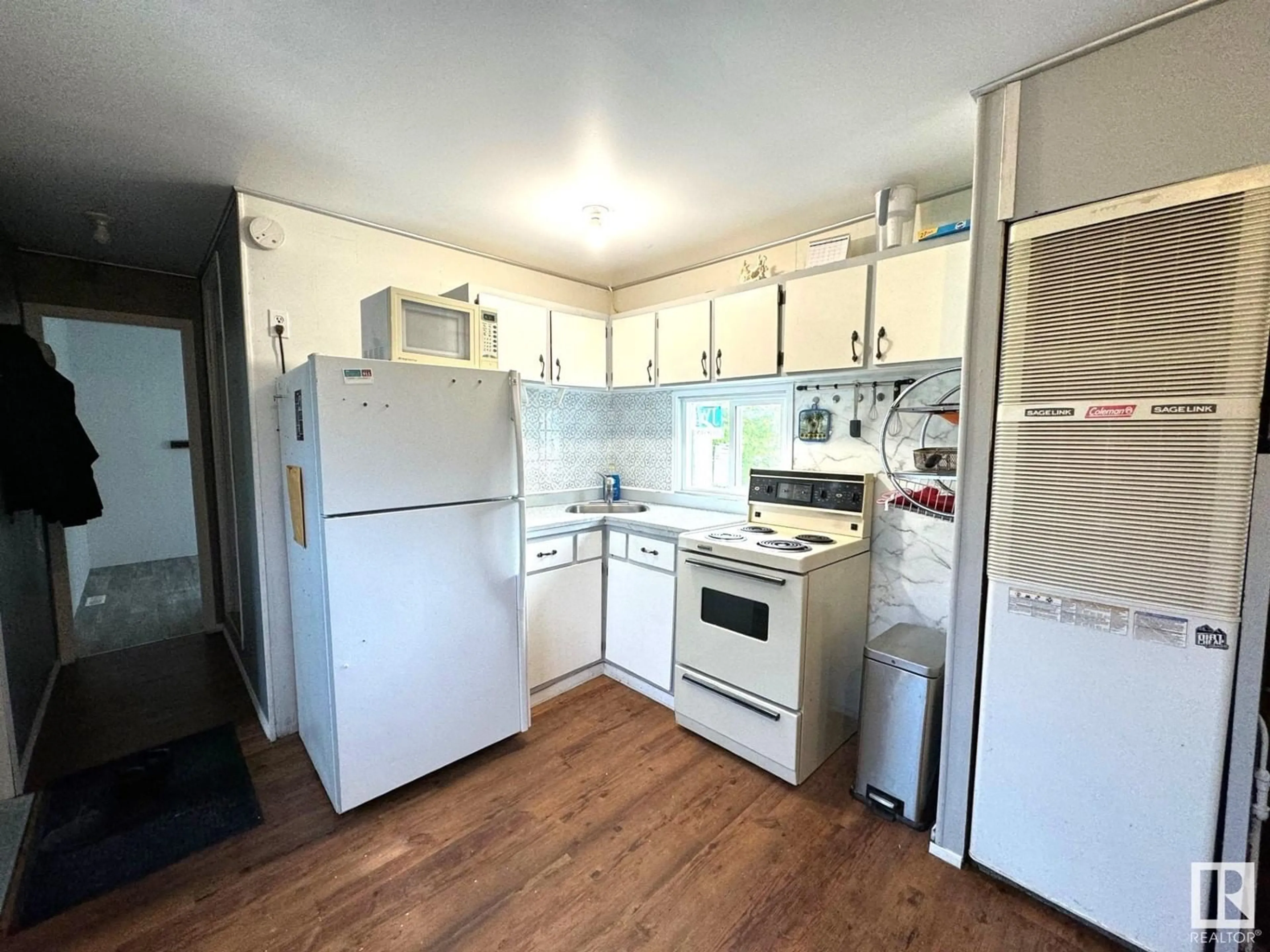 Standard kitchen for 5011 54 AV, Wildwood Alberta T0E2M0