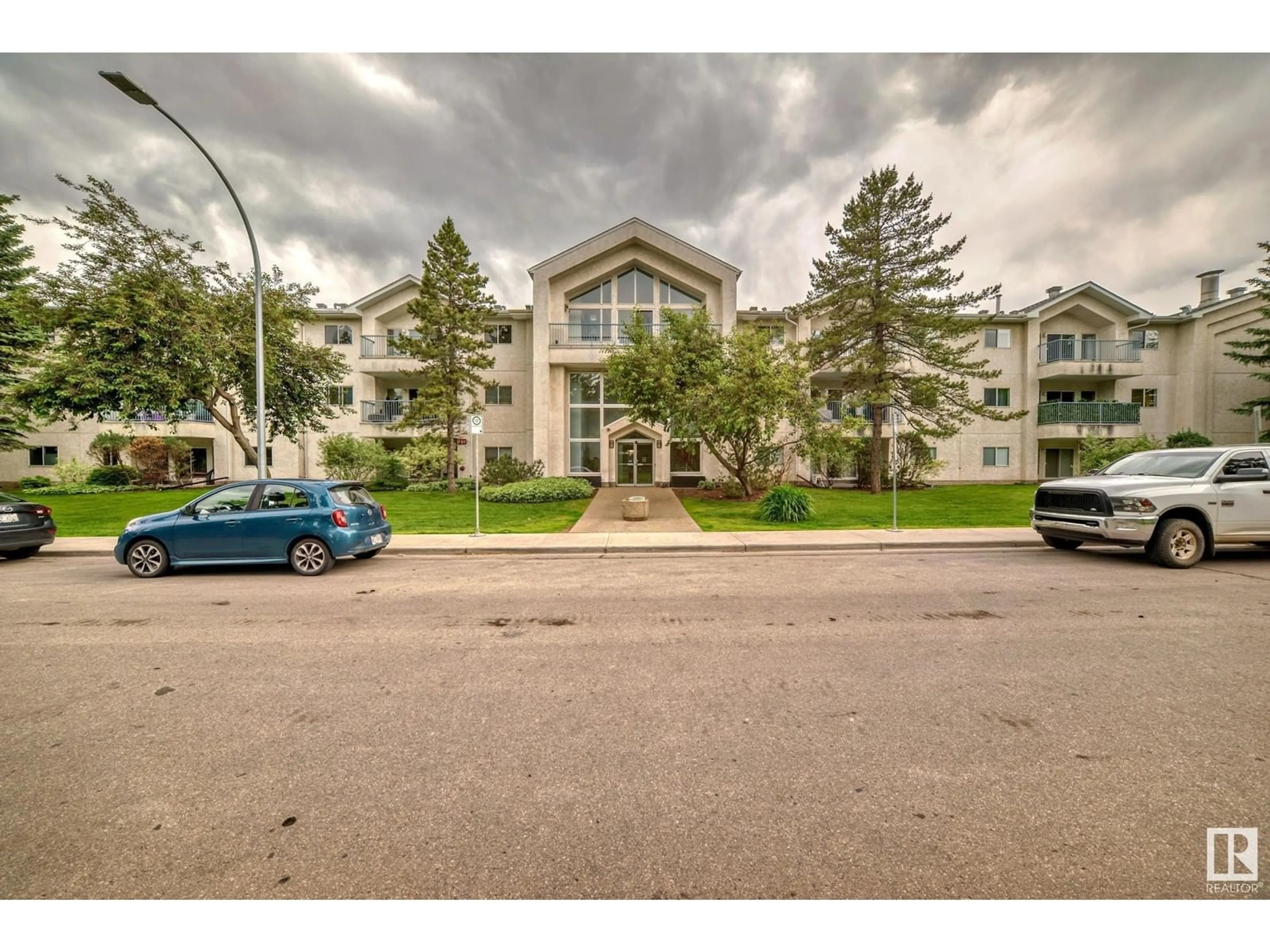 A pic from exterior of the house or condo for #103 11915 106 AV NW, Edmonton Alberta T5H0S2