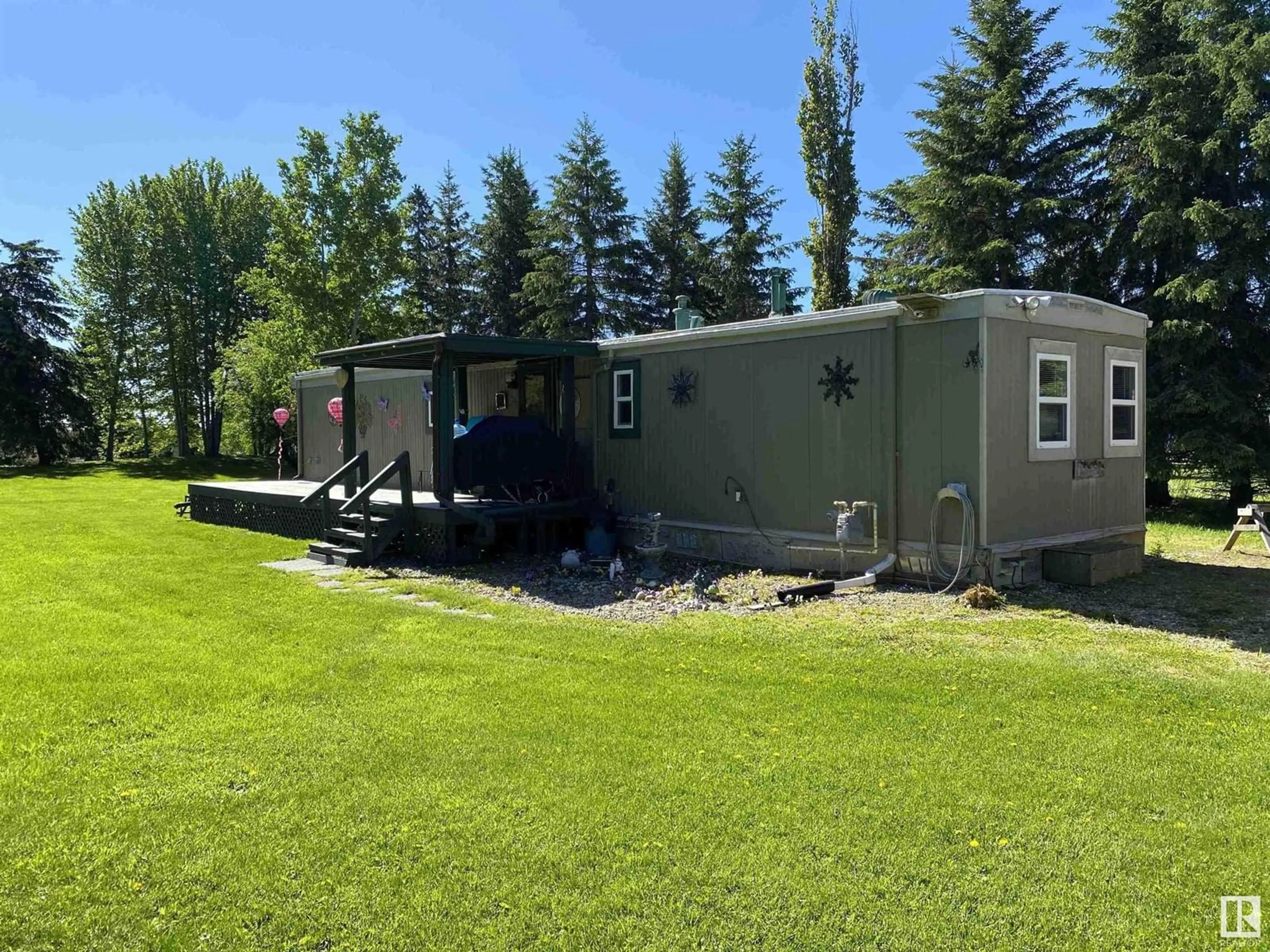 A pic from exterior of the house or condo for 18 62045 TWP RD 462, Rural Wetaskiwin County Alberta T0C0T0