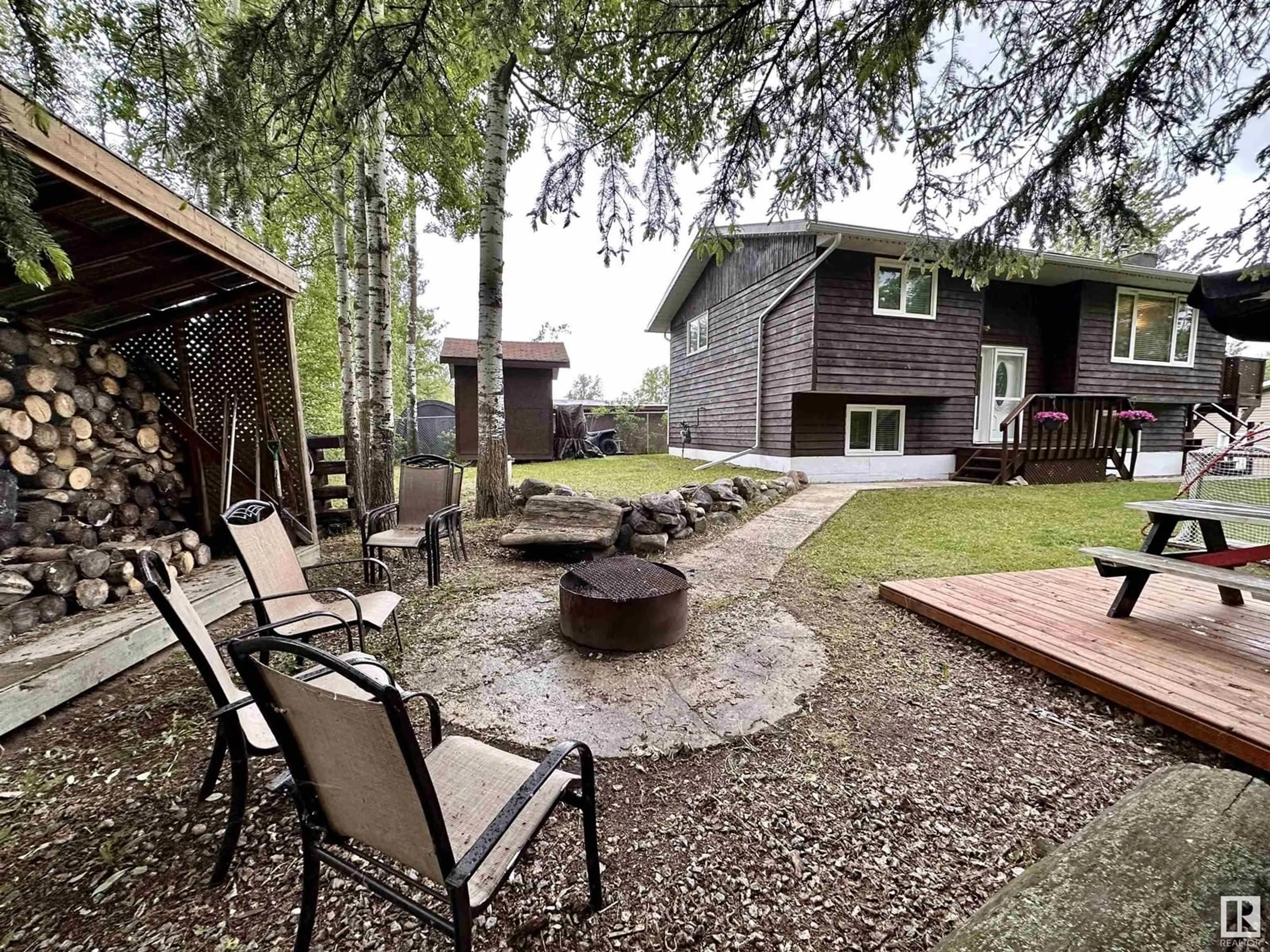 Patio for 5031 6 ST, Rural Lac Ste. Anne County Alberta T0E1V0