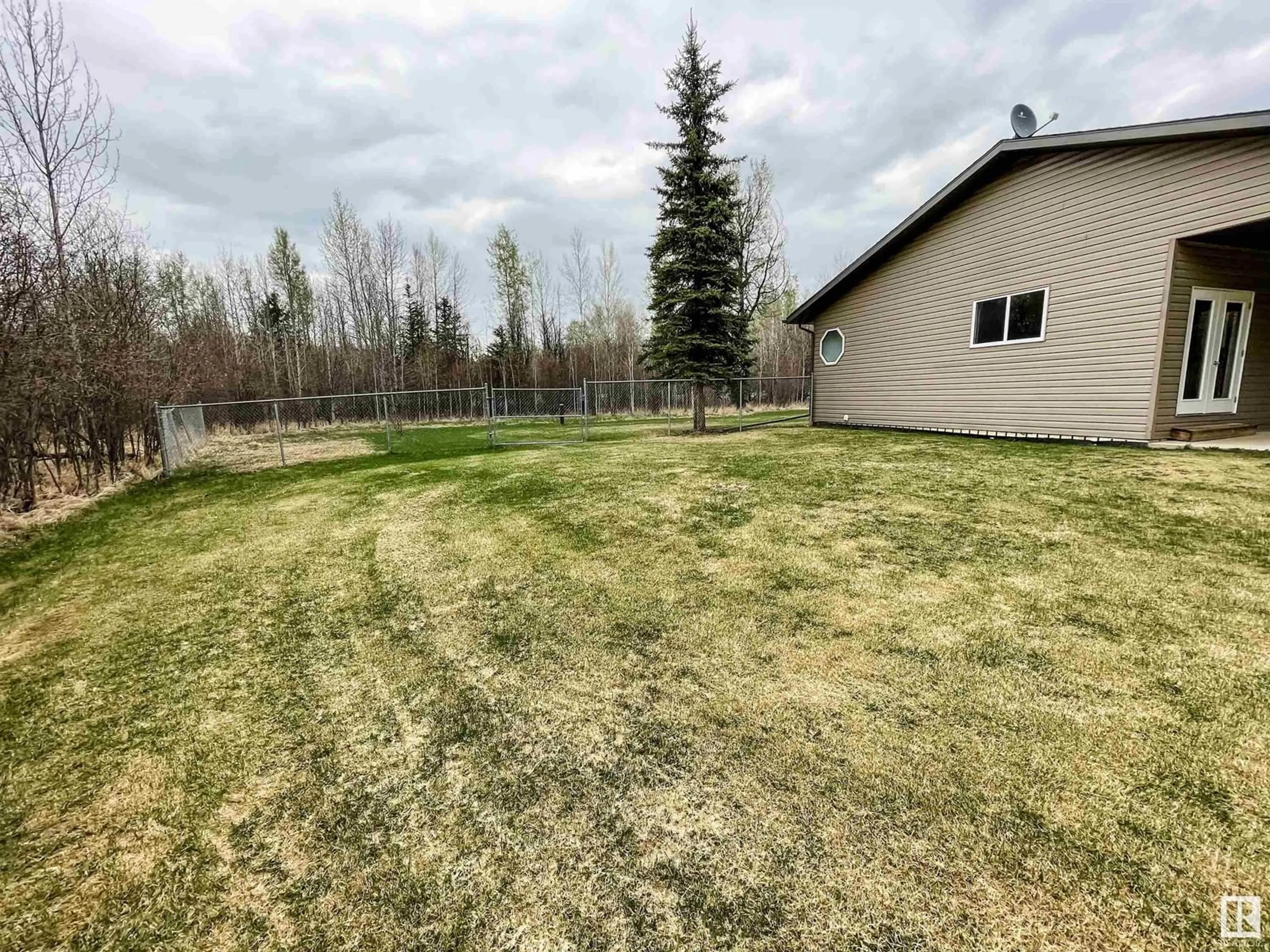 Fenced yard for 50206A RR 91, Rural Brazeau County Alberta T7A2A3